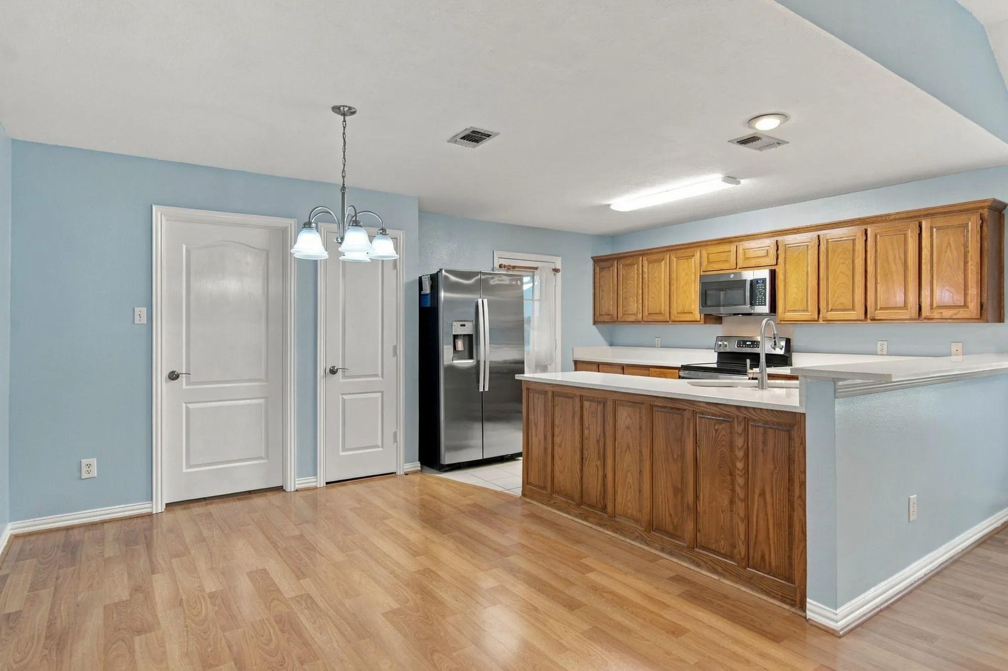 Single Family Residence For Rent in Tarrant County , 1412 Toplea Drive, Euless, Texas 76040, 3 Bedroom, 2 Bathroom, 2 Garage spaces, 1,662 Sqft, built in 1998, mls#21403440, Real Estate Agent in Euless, Homes For Rent in Tarrant county, Homes For Rent in Euless, Realtor in Euless Texas, Real Estate Brokerage Independent Realty Texas, Luminita Cordes Realtor