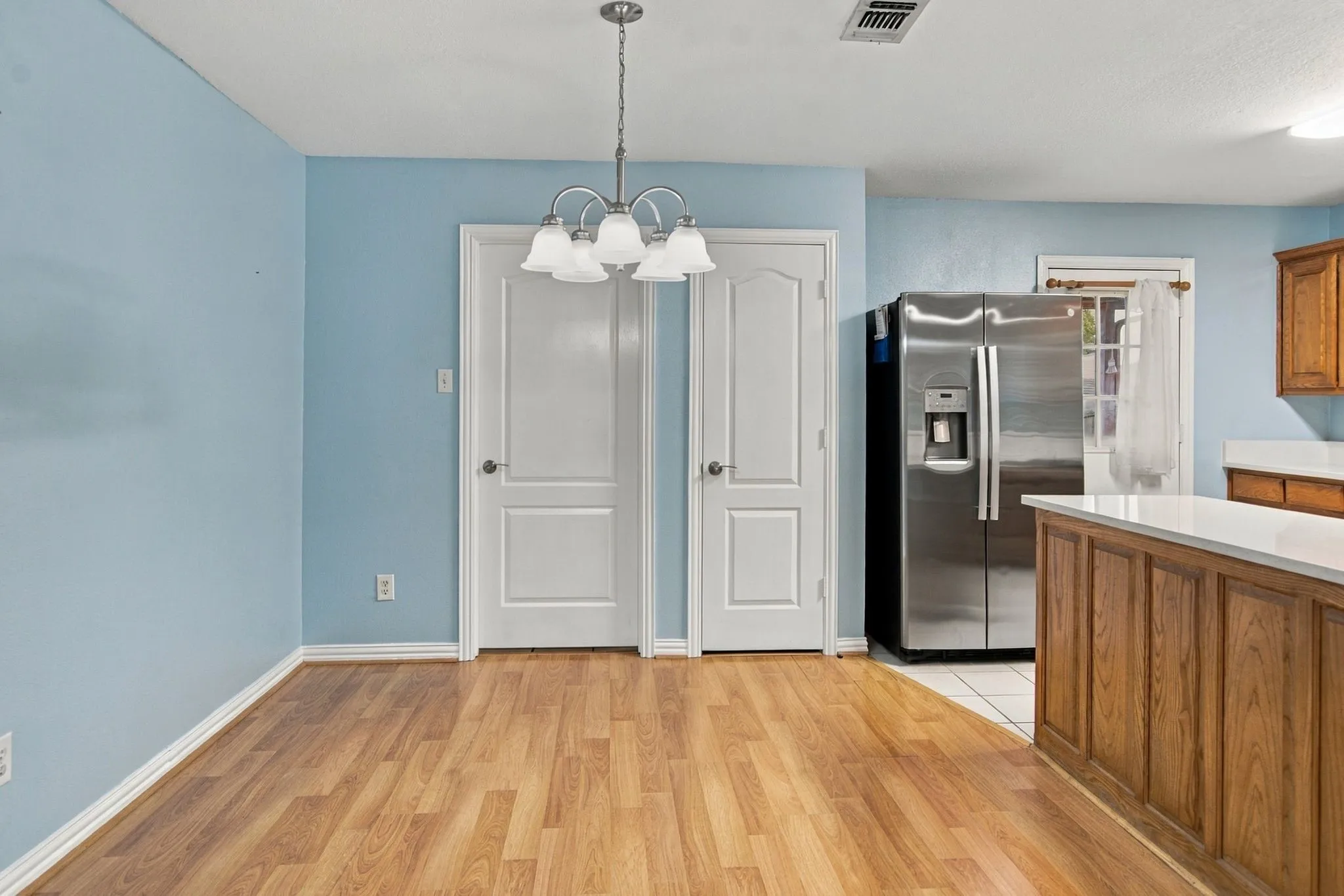 Single Family Residence For Rent in Tarrant County , 1412 Toplea Drive, Euless, Texas 76040, 3 Bedroom, 2 Bathroom, 2 Garage spaces, 1,662 Sqft, built in 1998, mls#21403440, Real Estate Agent in Euless, Homes For Rent in Tarrant county, Homes For Rent in Euless, Realtor in Euless Texas, Real Estate Brokerage Independent Realty Texas, Luminita Cordes Realtor