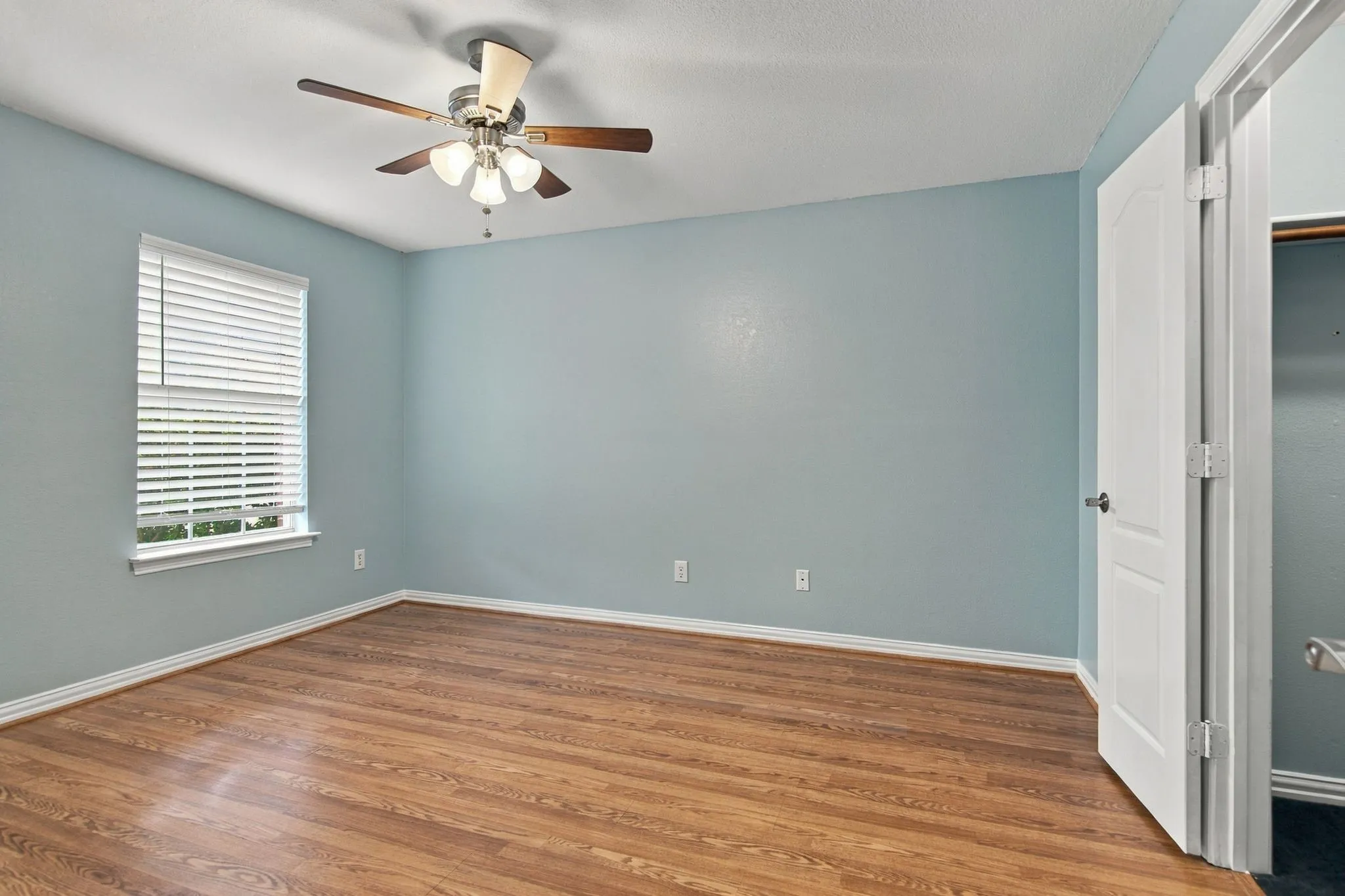 Single Family Residence For Rent in Tarrant County , 1412 Toplea Drive, Euless, Texas 76040, 3 Bedroom, 2 Bathroom, 2 Garage spaces, 1,662 Sqft, built in 1998, mls#21403440, Real Estate Agent in Euless, Homes For Rent in Tarrant county, Homes For Rent in Euless, Realtor in Euless Texas, Real Estate Brokerage Independent Realty Texas, Luminita Cordes Realtor
