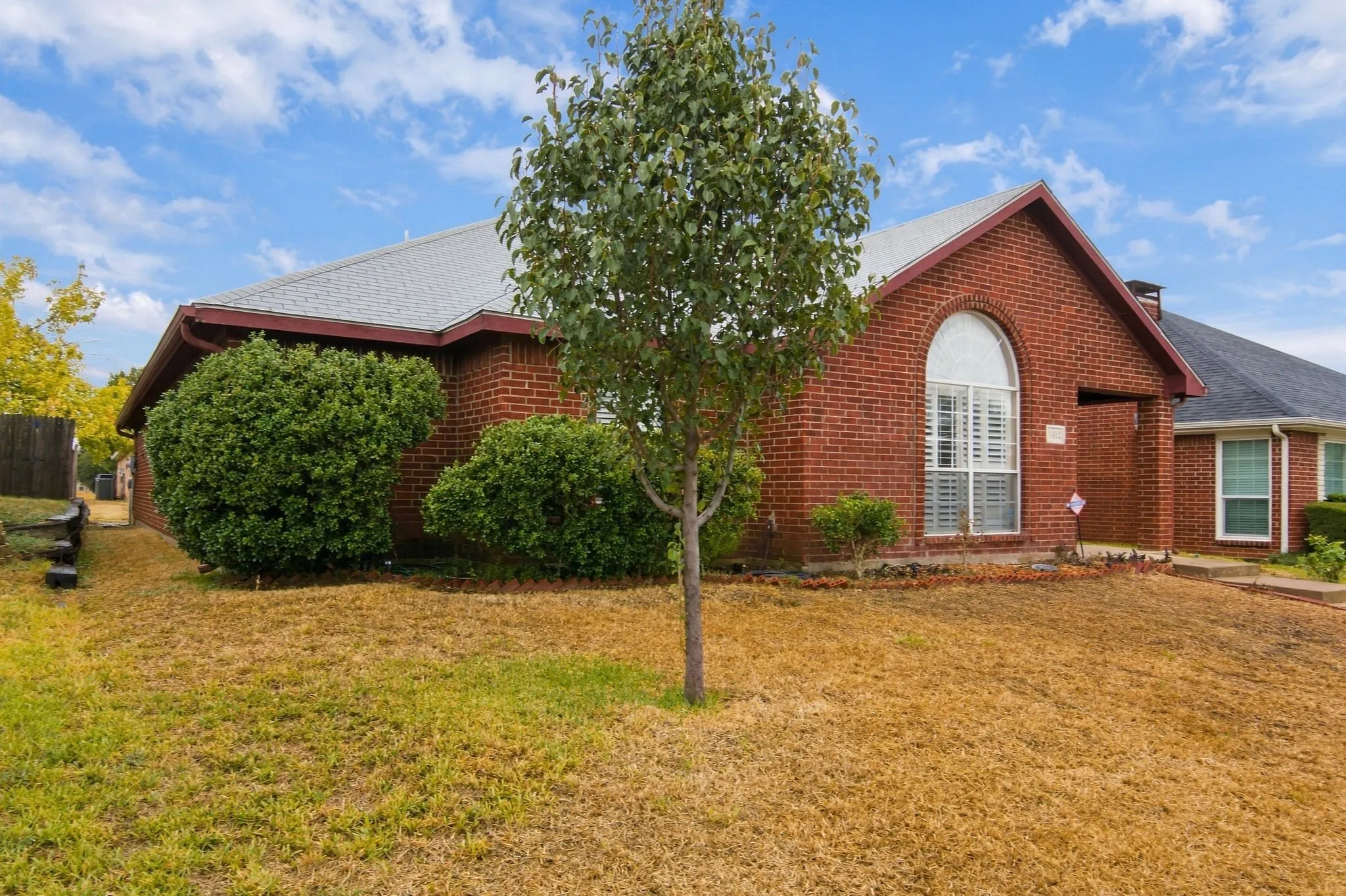 Single Family Residence For Rent in Tarrant County , 1412 Toplea Drive, Euless, Texas 76040, 3 Bedroom, 2 Bathroom, 2 Garage spaces, 1,662 Sqft, built in 1998, mls#21403440, Real Estate Agent in Euless, Homes For Rent in Tarrant county, Homes For Rent in Euless, Realtor in Euless Texas, Real Estate Brokerage Independent Realty Texas, Luminita Cordes Realtor