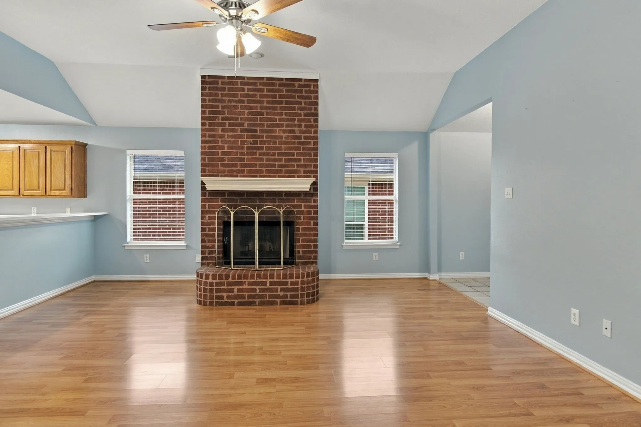 Single Family Residence For Rent in Tarrant County , 1412 Toplea Drive, Euless, Texas 76040, 3 Bedroom, 2 Bathroom, 2 Garage spaces, 1,662 Sqft, built in 1998, mls#21403440, Real Estate Agent in Euless, Homes For Rent in Tarrant county, Homes For Rent in Euless, Realtor in Euless Texas, Real Estate Brokerage Independent Realty Texas, Luminita Cordes Realtor
