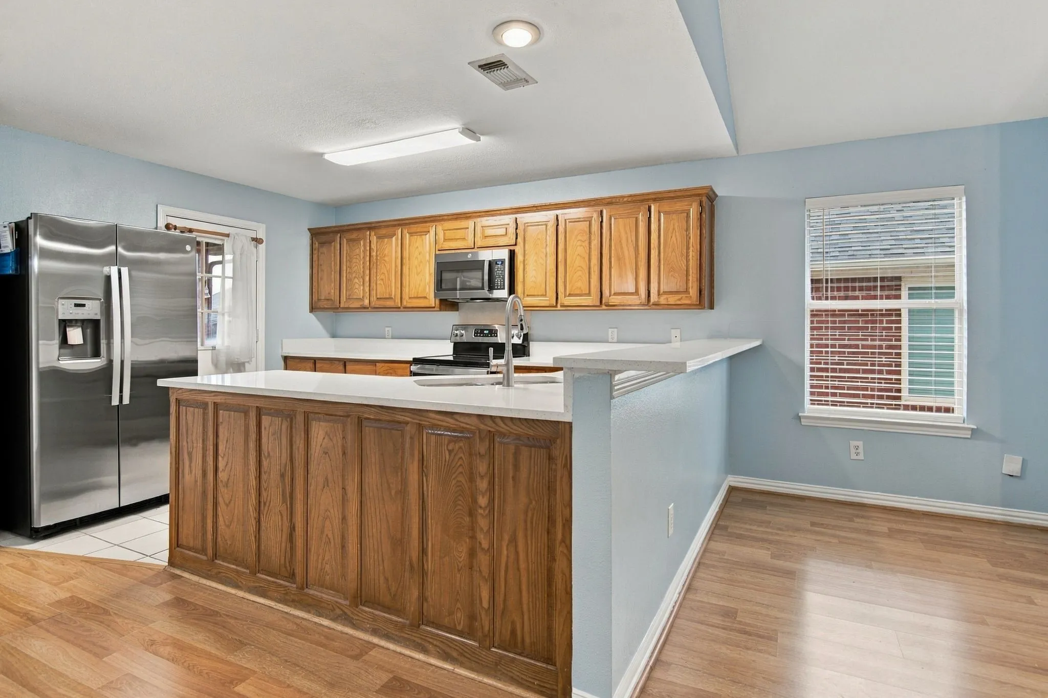 Single Family Residence For Rent in Tarrant County , 1412 Toplea Drive, Euless, Texas 76040, 3 Bedroom, 2 Bathroom, 2 Garage spaces, 1,662 Sqft, built in 1998, mls#21403440, Real Estate Agent in Euless, Homes For Rent in Tarrant county, Homes For Rent in Euless, Realtor in Euless Texas, Real Estate Brokerage Independent Realty Texas, Luminita Cordes Realtor