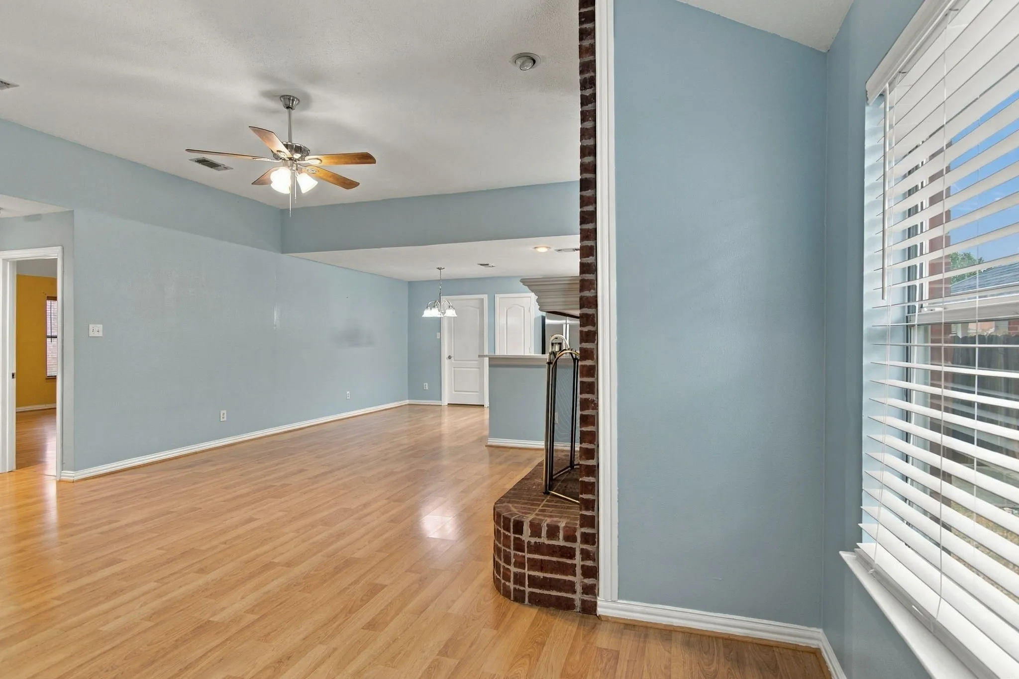 Single Family Residence For Rent in Tarrant County , 1412 Toplea Drive, Euless, Texas 76040, 3 Bedroom, 2 Bathroom, 2 Garage spaces, 1,662 Sqft, built in 1998, mls#21403440, Real Estate Agent in Euless, Homes For Rent in Tarrant county, Homes For Rent in Euless, Realtor in Euless Texas, Real Estate Brokerage Independent Realty Texas, Luminita Cordes Realtor