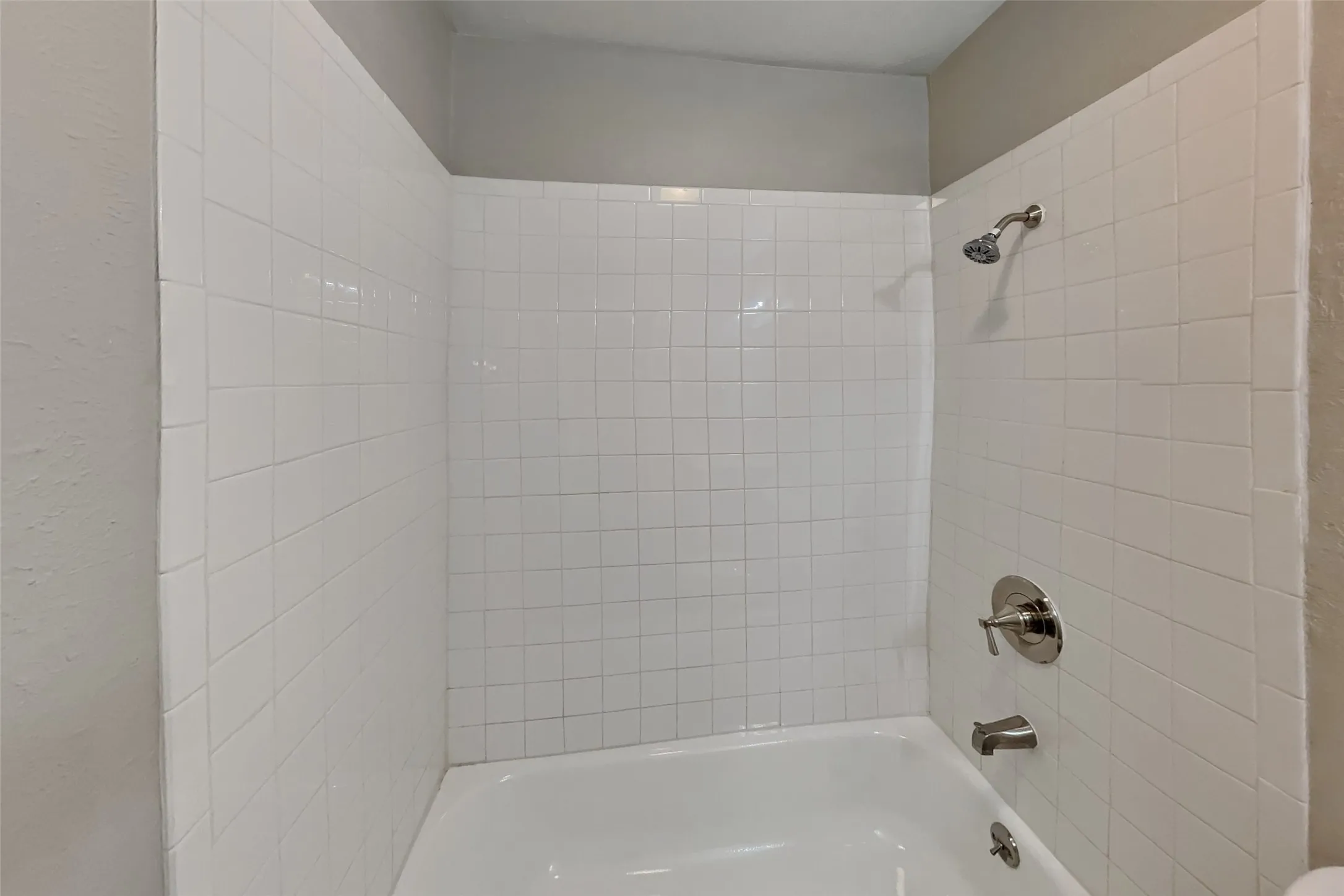 Single Family Residence For Rent in Collin County , 1205 Harvest Glen Drive, Plano, Texas 75023, 3 Bedroom, 2 Bathroom, 2 Garage spaces, 1,828 Sqft, built in 1974, mls#21403480, Real Estate Agent in Plano, Homes For Rent in Collin county, Homes For Rent in Plano, Realtor in Plano Texas, Real Estate Brokerage Independent Realty Texas, Luminita Cordes Realtor