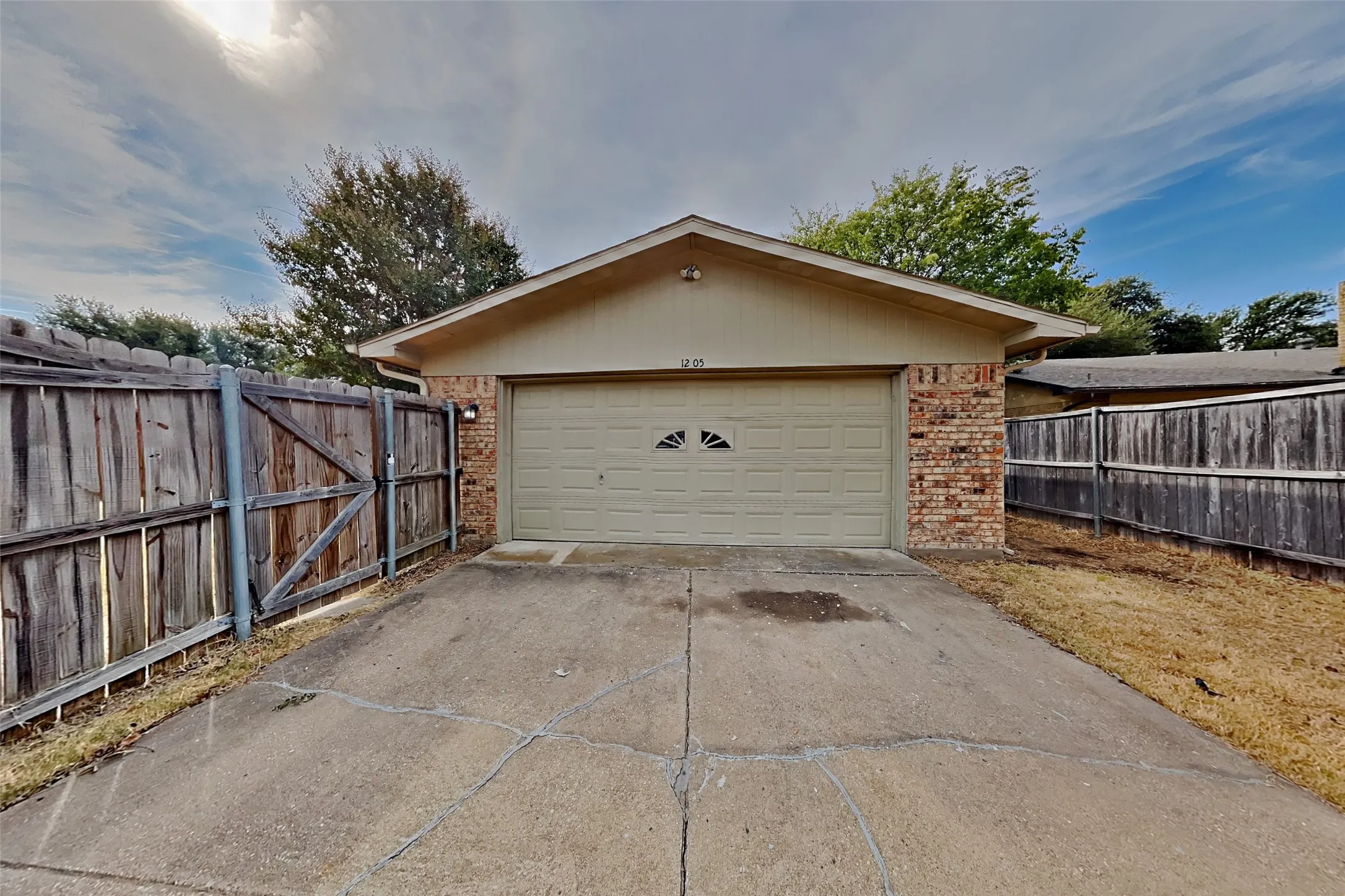 Single Family Residence For Rent in Collin County , 1205 Harvest Glen Drive, Plano, Texas 75023, 3 Bedroom, 2 Bathroom, 2 Garage spaces, 1,828 Sqft, built in 1974, mls#21403480, Real Estate Agent in Plano, Homes For Rent in Collin county, Homes For Rent in Plano, Realtor in Plano Texas, Real Estate Brokerage Independent Realty Texas, Luminita Cordes Realtor