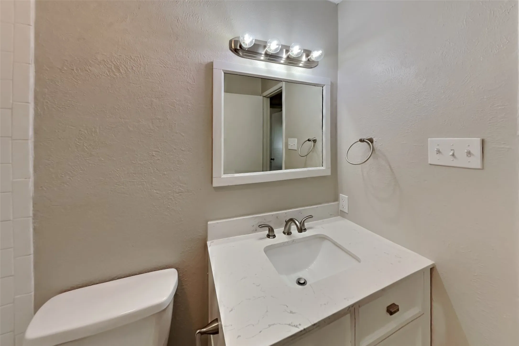 Single Family Residence For Rent in Collin County , 1205 Harvest Glen Drive, Plano, Texas 75023, 3 Bedroom, 2 Bathroom, 2 Garage spaces, 1,828 Sqft, built in 1974, mls#21403480, Real Estate Agent in Plano, Homes For Rent in Collin county, Homes For Rent in Plano, Realtor in Plano Texas, Real Estate Brokerage Independent Realty Texas, Luminita Cordes Realtor