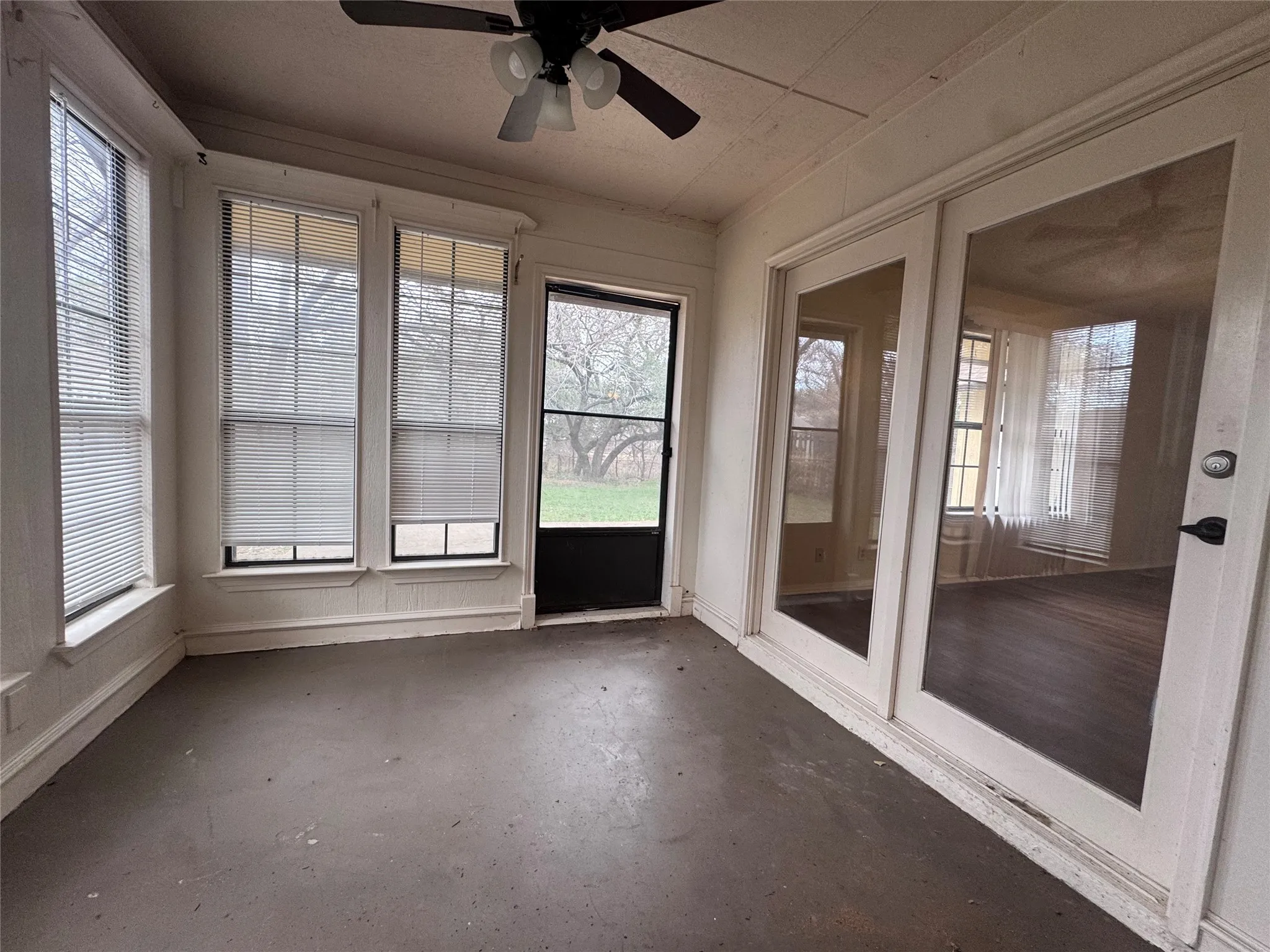Single Family Residence For Rent in Hood County , 1107 Sierra Vista Drive, Granbury, Texas 76048, 3 Bedroom, 2 Bathroom, 2 Garage spaces, 1,514 Sqft, built in 1981, mls#21403482, Real Estate Agent in Granbury, Homes For Rent in Hood county, Homes For Rent in Granbury, Realtor in Granbury Texas, Real Estate Brokerage Independent Realty Texas, Luminita Cordes Realtor