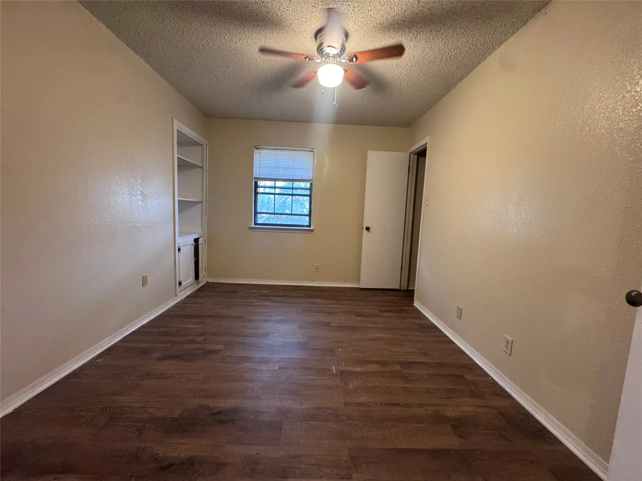 Single Family Residence For Rent in Hood County , 1107 Sierra Vista Drive, Granbury, Texas 76048, 3 Bedroom, 2 Bathroom, 2 Garage spaces, 1,514 Sqft, built in 1981, mls#21403482, Real Estate Agent in Granbury, Homes For Rent in Hood county, Homes For Rent in Granbury, Realtor in Granbury Texas, Real Estate Brokerage Independent Realty Texas, Luminita Cordes Realtor
