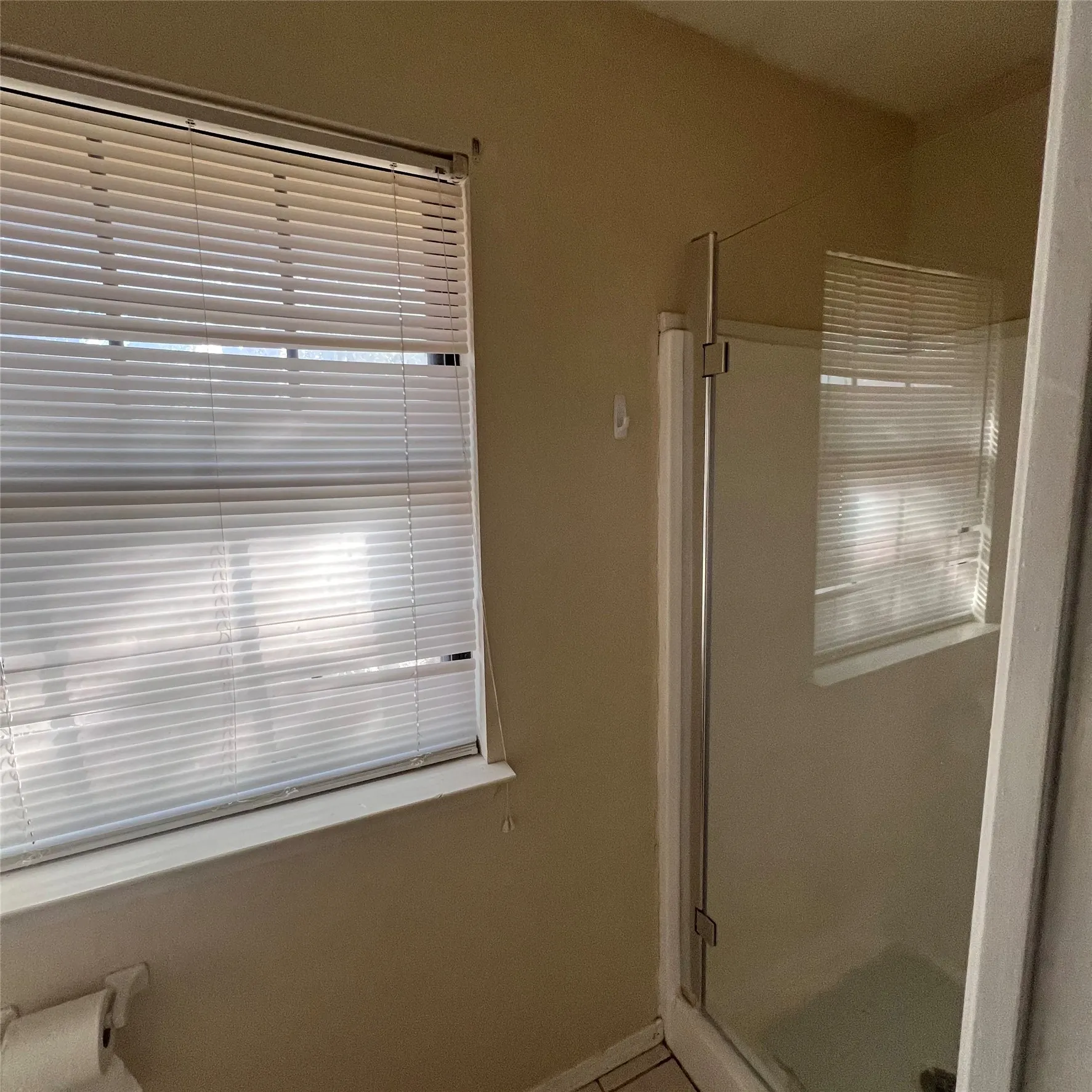 Single Family Residence For Rent in Hood County , 1107 Sierra Vista Drive, Granbury, Texas 76048, 3 Bedroom, 2 Bathroom, 2 Garage spaces, 1,514 Sqft, built in 1981, mls#21403482, Real Estate Agent in Granbury, Homes For Rent in Hood county, Homes For Rent in Granbury, Realtor in Granbury Texas, Real Estate Brokerage Independent Realty Texas, Luminita Cordes Realtor