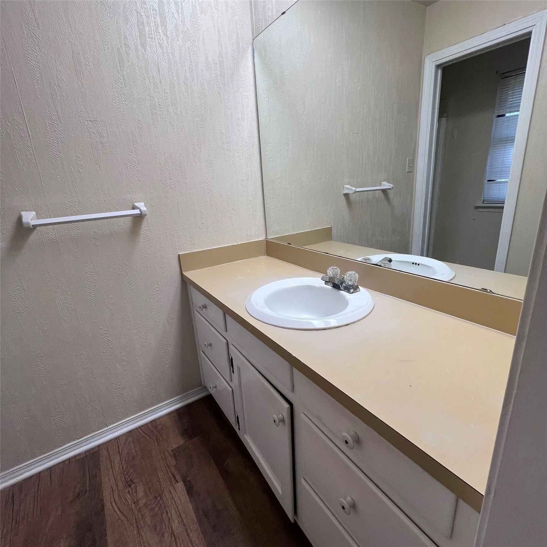 Single Family Residence For Rent in Hood County , 1107 Sierra Vista Drive, Granbury, Texas 76048, 3 Bedroom, 2 Bathroom, 2 Garage spaces, 1,514 Sqft, built in 1981, mls#21403482, Real Estate Agent in Granbury, Homes For Rent in Hood county, Homes For Rent in Granbury, Realtor in Granbury Texas, Real Estate Brokerage Independent Realty Texas, Luminita Cordes Realtor