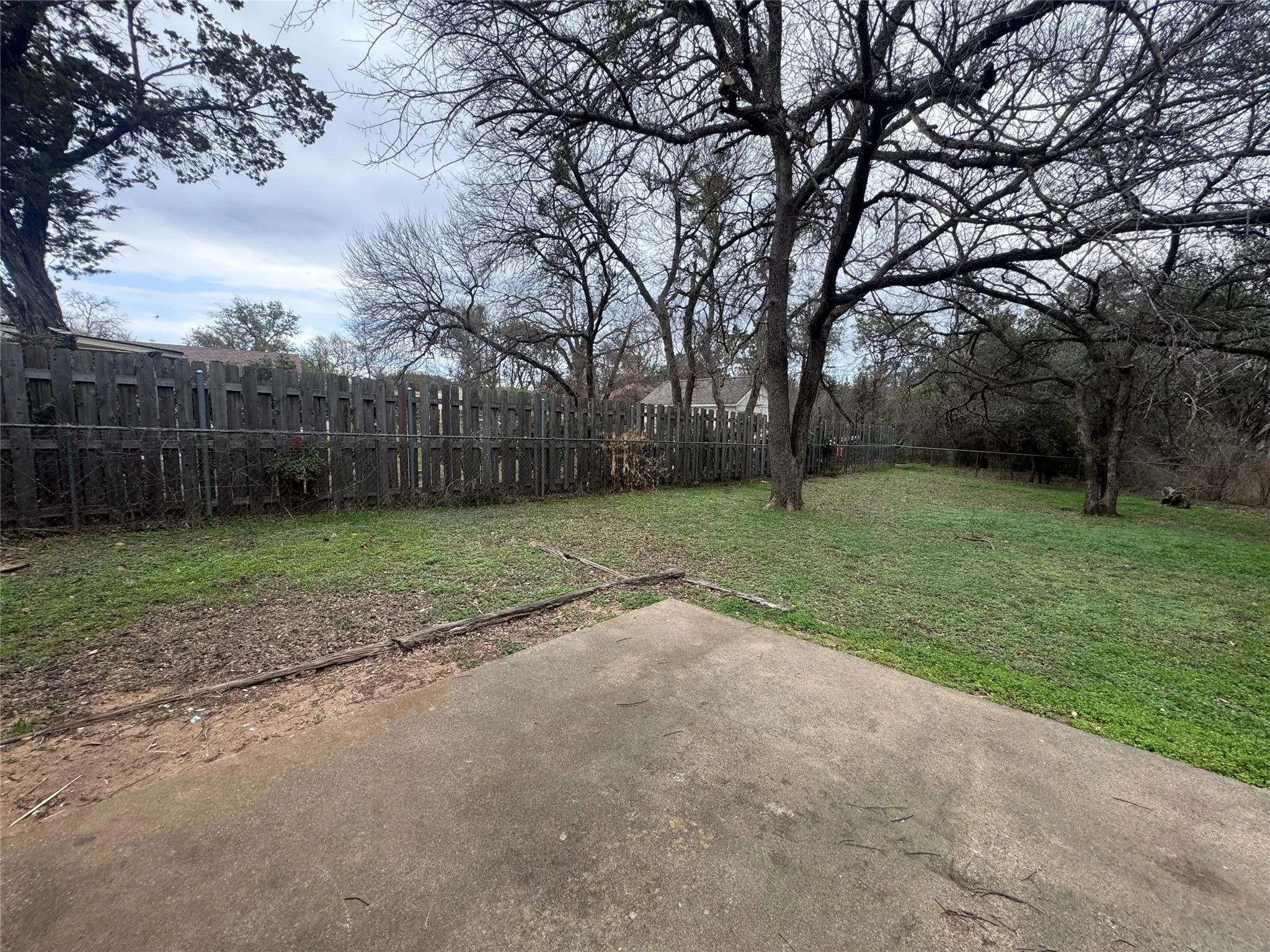 Single Family Residence For Rent in Hood County , 1107 Sierra Vista Drive, Granbury, Texas 76048, 3 Bedroom, 2 Bathroom, 2 Garage spaces, 1,514 Sqft, built in 1981, mls#21403482, Real Estate Agent in Granbury, Homes For Rent in Hood county, Homes For Rent in Granbury, Realtor in Granbury Texas, Real Estate Brokerage Independent Realty Texas, Luminita Cordes Realtor