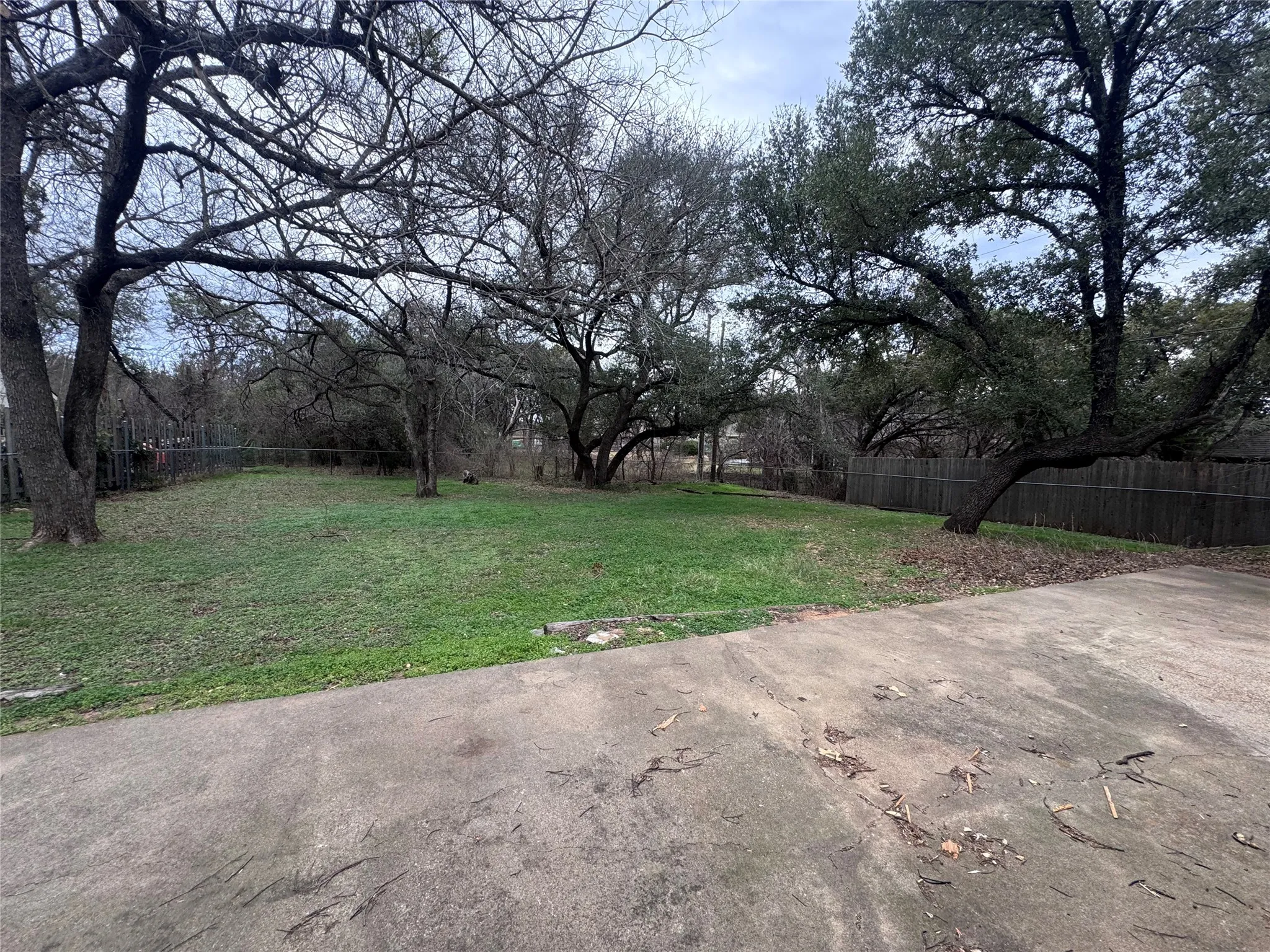 Single Family Residence For Rent in Hood County , 1107 Sierra Vista Drive, Granbury, Texas 76048, 3 Bedroom, 2 Bathroom, 2 Garage spaces, 1,514 Sqft, built in 1981, mls#21403482, Real Estate Agent in Granbury, Homes For Rent in Hood county, Homes For Rent in Granbury, Realtor in Granbury Texas, Real Estate Brokerage Independent Realty Texas, Luminita Cordes Realtor