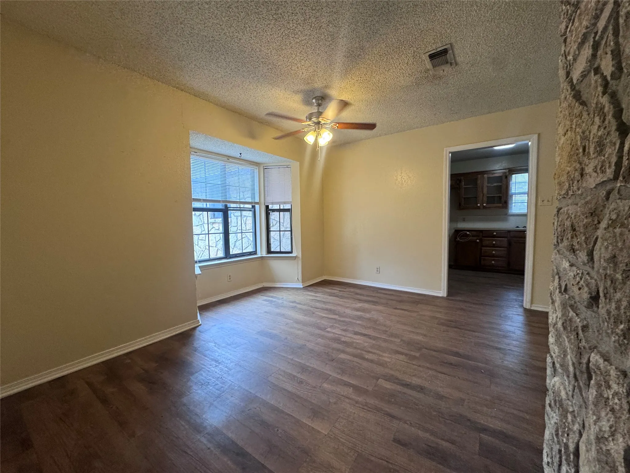 Single Family Residence For Rent in Hood County , 1107 Sierra Vista Drive, Granbury, Texas 76048, 3 Bedroom, 2 Bathroom, 2 Garage spaces, 1,514 Sqft, built in 1981, mls#21403482, Real Estate Agent in Granbury, Homes For Rent in Hood county, Homes For Rent in Granbury, Realtor in Granbury Texas, Real Estate Brokerage Independent Realty Texas, Luminita Cordes Realtor