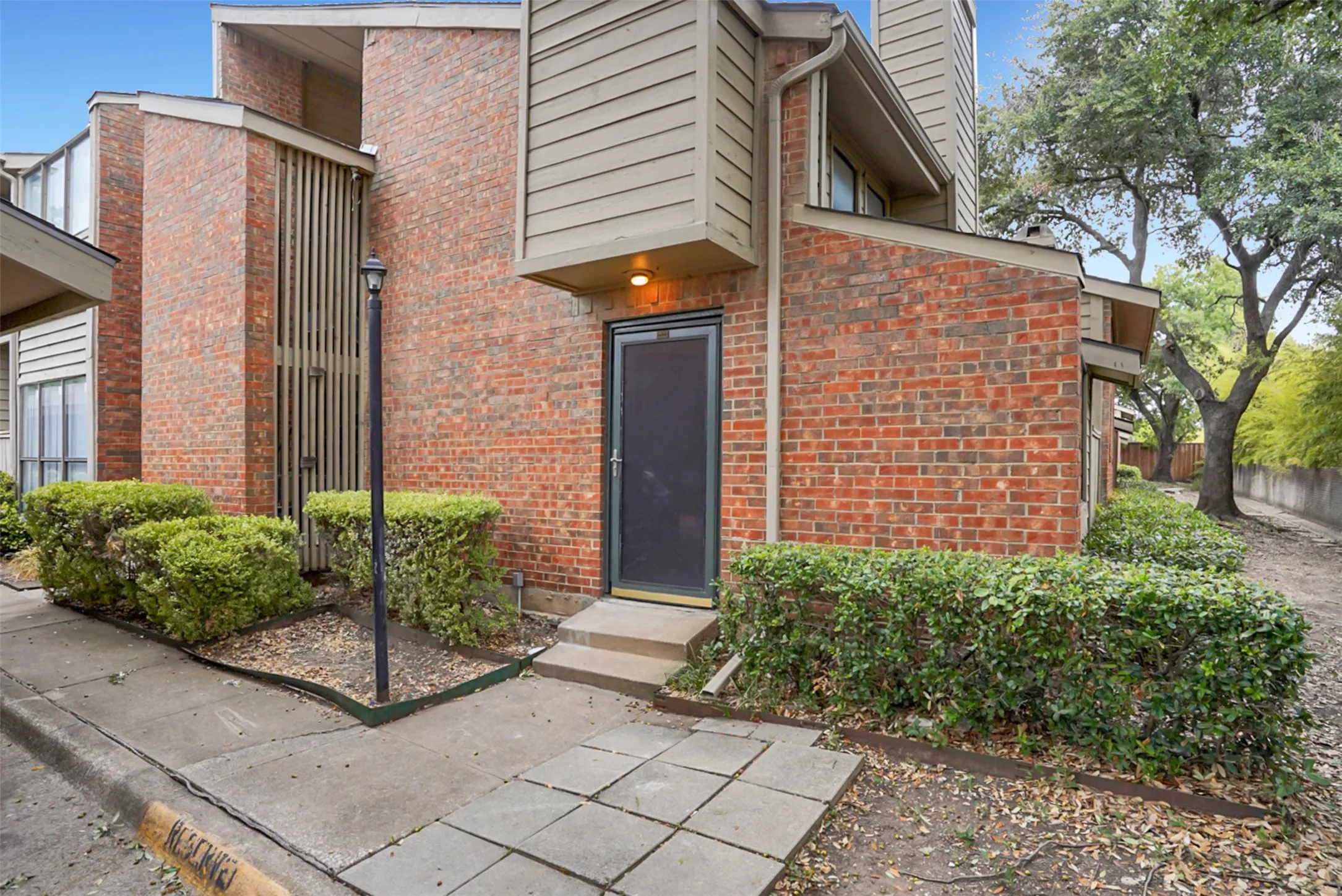 Condominium For Rent in Dallas County , 9254 Forest Lane 408, Dallas, Texas 75243, 2 Bedroom, 2 Bathroom, Garage spaces, 1,064 Sqft, built in 1982, mls#21401047, Real Estate Agent in Dallas, Homes For Rent in Dallas county, Homes For Rent in Dallas, Realtor in Dallas Texas, Real Estate Brokerage Independent Realty Texas, Luminita Cordes Realtor