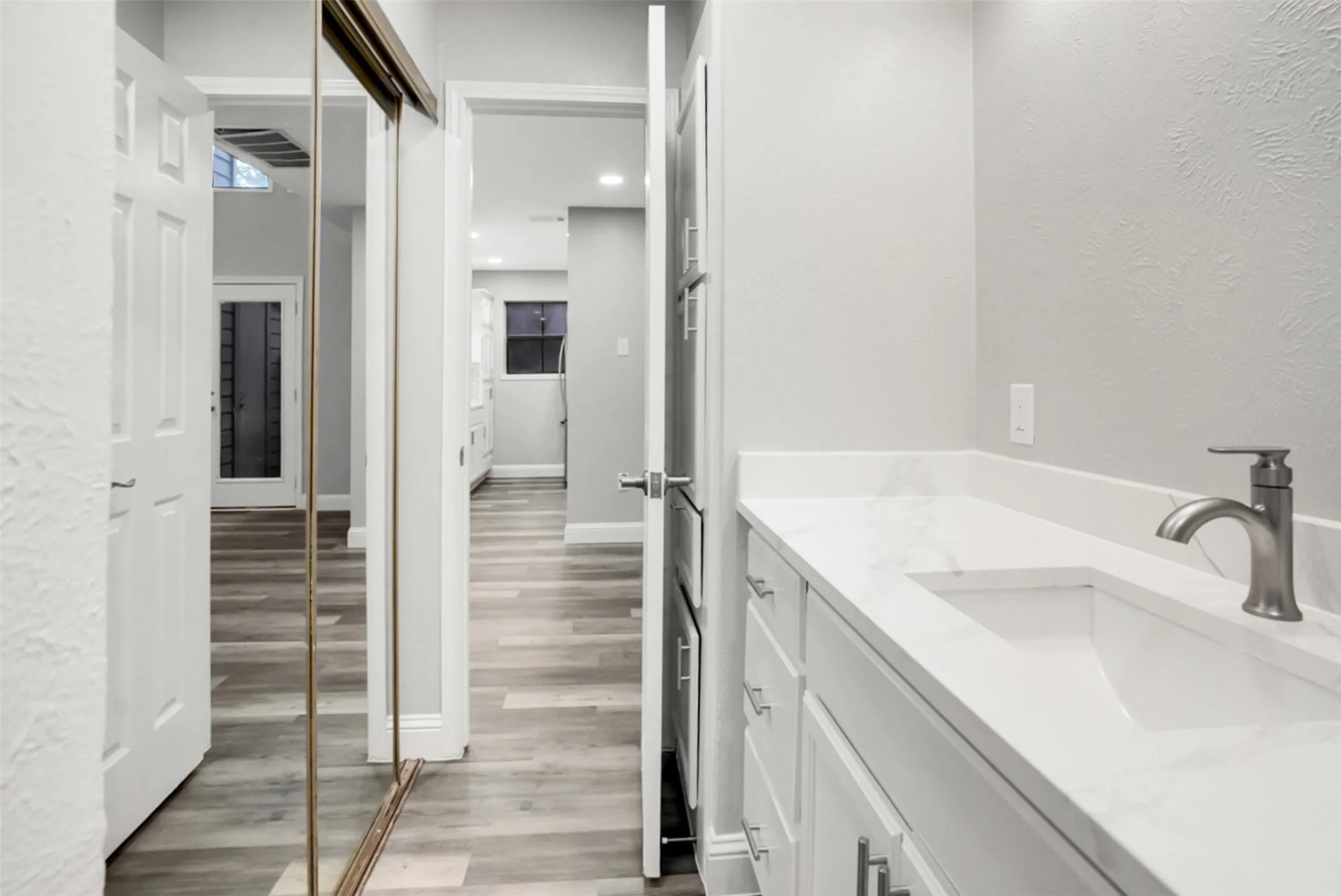 Condominium For Rent in Dallas County , 9254 Forest Lane 408, Dallas, Texas 75243, 2 Bedroom, 2 Bathroom, Garage spaces, 1,064 Sqft, built in 1982, mls#21401047, Real Estate Agent in Dallas, Homes For Rent in Dallas county, Homes For Rent in Dallas, Realtor in Dallas Texas, Real Estate Brokerage Independent Realty Texas, Luminita Cordes Realtor