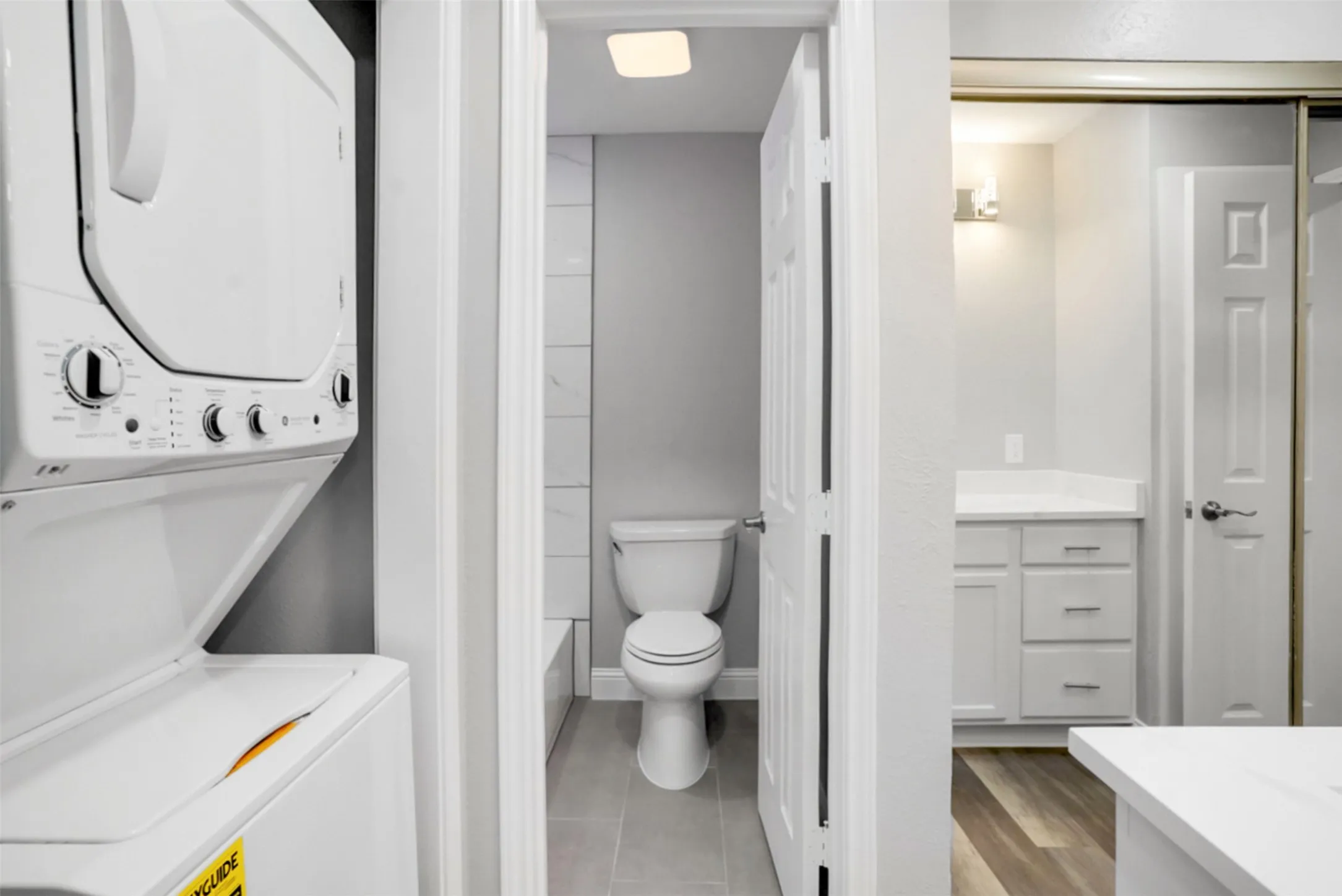 Condominium For Rent in Dallas County , 9254 Forest Lane 408, Dallas, Texas 75243, 2 Bedroom, 2 Bathroom, Garage spaces, 1,064 Sqft, built in 1982, mls#21401047, Real Estate Agent in Dallas, Homes For Rent in Dallas county, Homes For Rent in Dallas, Realtor in Dallas Texas, Real Estate Brokerage Independent Realty Texas, Luminita Cordes Realtor