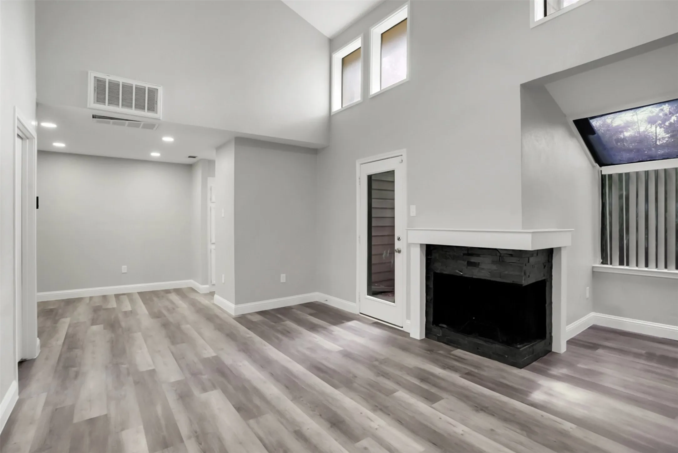 Condominium For Rent in Dallas County , 9254 Forest Lane 408, Dallas, Texas 75243, 2 Bedroom, 2 Bathroom, Garage spaces, 1,064 Sqft, built in 1982, mls#21401047, Real Estate Agent in Dallas, Homes For Rent in Dallas county, Homes For Rent in Dallas, Realtor in Dallas Texas, Real Estate Brokerage Independent Realty Texas, Luminita Cordes Realtor