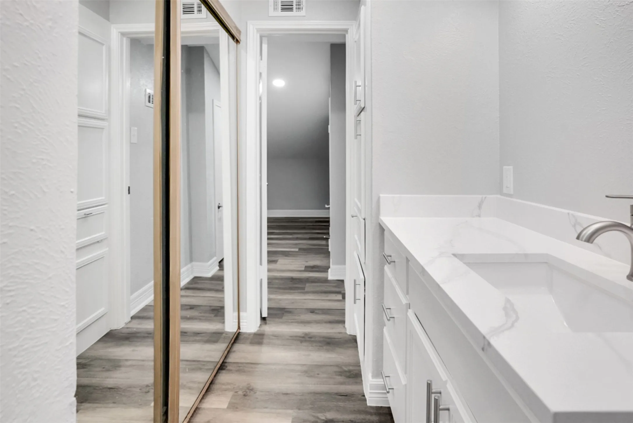 Condominium For Rent in Dallas County , 9254 Forest Lane 408, Dallas, Texas 75243, 2 Bedroom, 2 Bathroom, Garage spaces, 1,064 Sqft, built in 1982, mls#21401047, Real Estate Agent in Dallas, Homes For Rent in Dallas county, Homes For Rent in Dallas, Realtor in Dallas Texas, Real Estate Brokerage Independent Realty Texas, Luminita Cordes Realtor