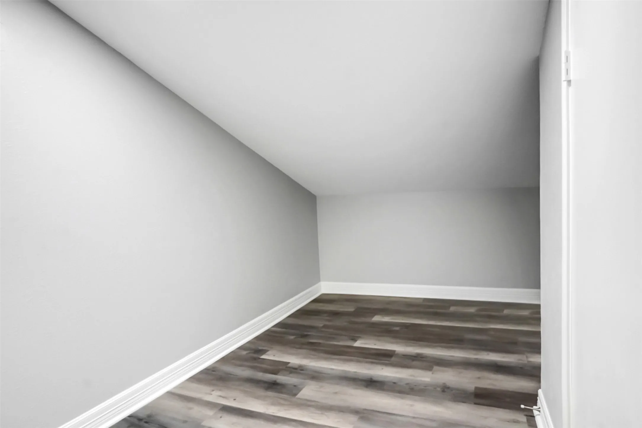 Condominium For Rent in Dallas County , 9254 Forest Lane 408, Dallas, Texas 75243, 2 Bedroom, 2 Bathroom, Garage spaces, 1,064 Sqft, built in 1982, mls#21401047, Real Estate Agent in Dallas, Homes For Rent in Dallas county, Homes For Rent in Dallas, Realtor in Dallas Texas, Real Estate Brokerage Independent Realty Texas, Luminita Cordes Realtor