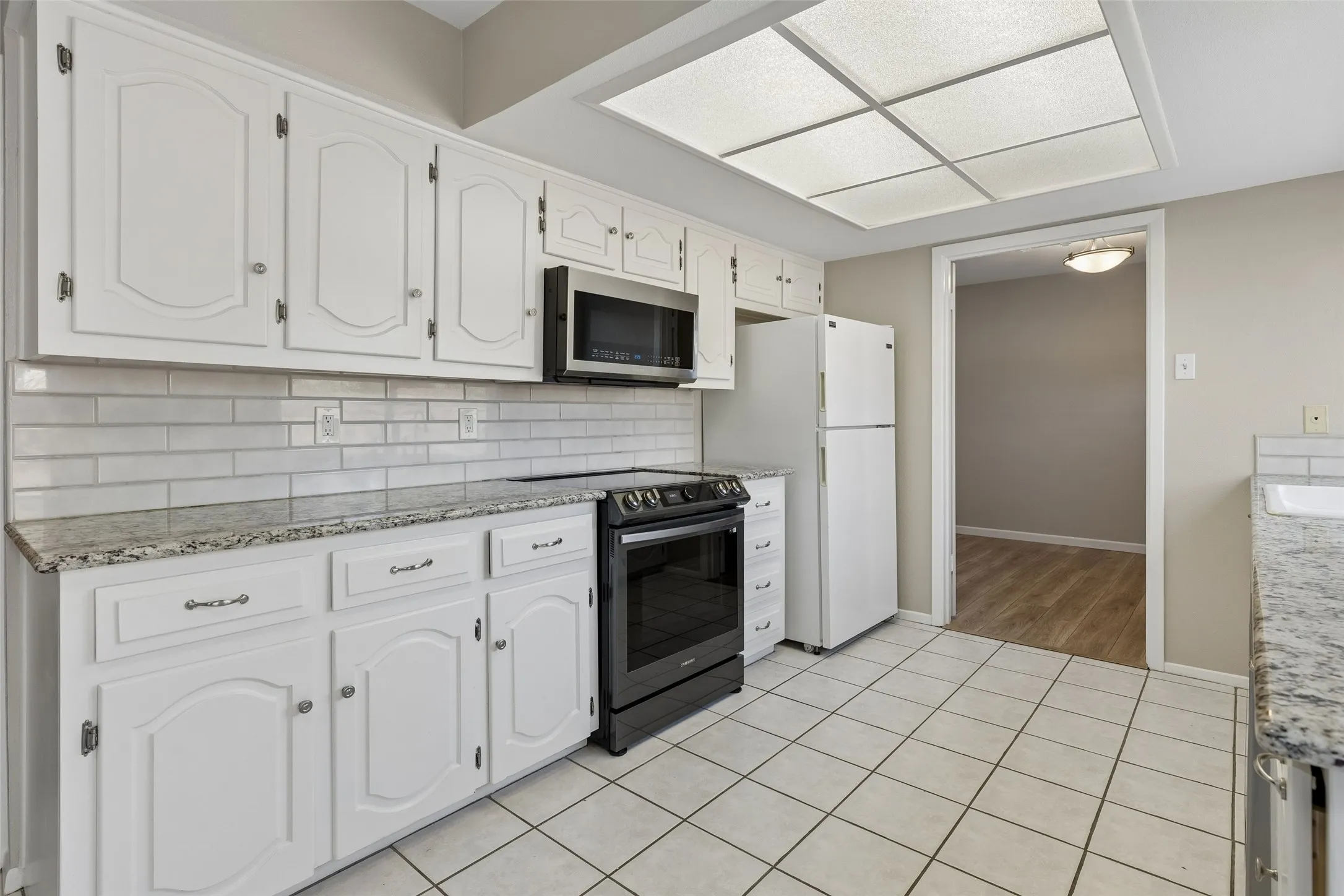 Single Family Residence For Sale in Dallas County , 2023 Inverness Drive, Carrollton, Texas 75007, 3 Bedroom, 2 Bathroom, 2 Garage spaces, 1,436 Sqft, built in 1972, mls#21390798, Real Estate Agent in Carrollton, Homes For Sale in Dallas county, Homes For Sale in Carrollton, Realtor in Carrollton Texas, Real Estate Brokerage Independent Realty Texas, Luminita Cordes Realtor