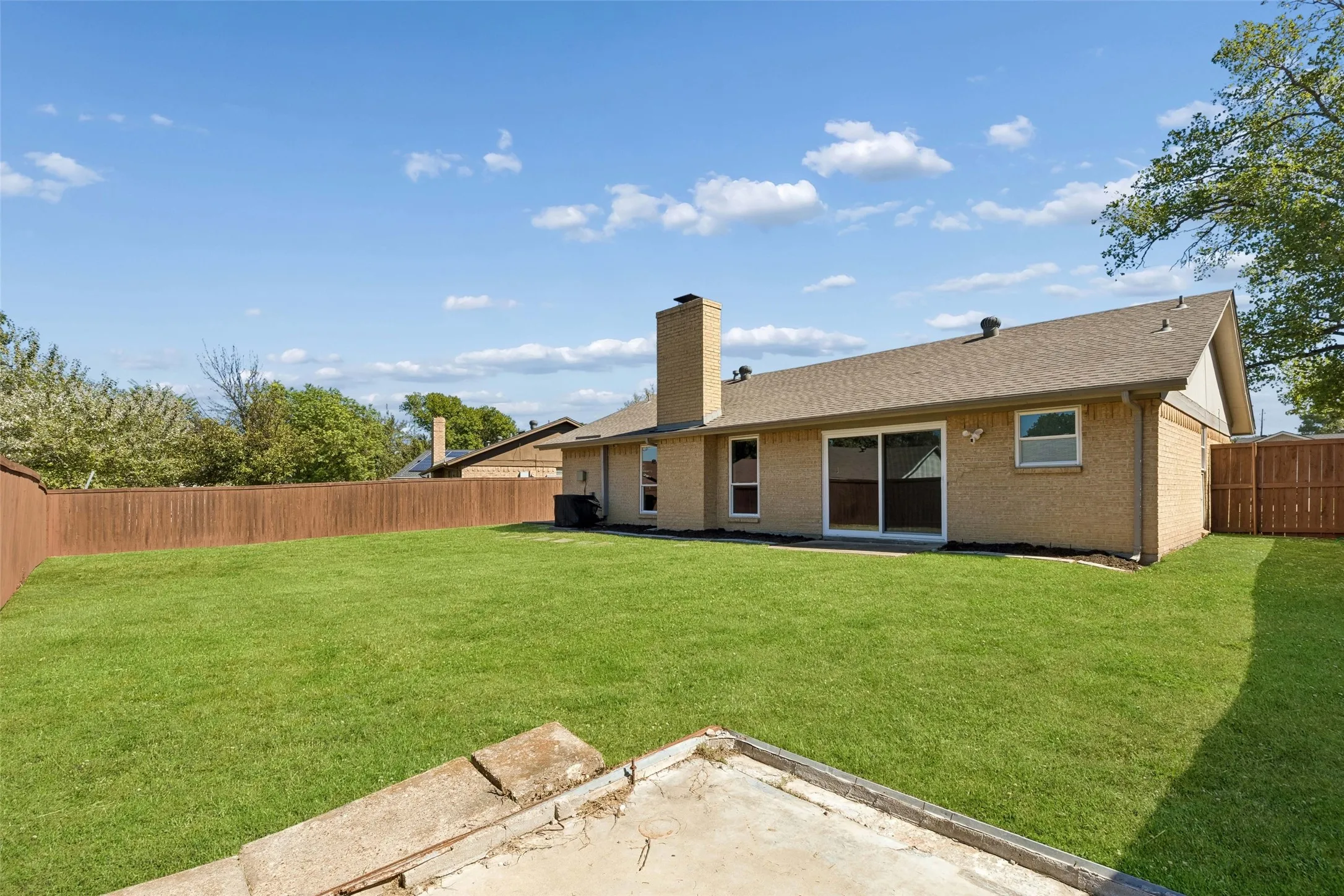 Single Family Residence For Sale in Dallas County , 2023 Inverness Drive, Carrollton, Texas 75007, 3 Bedroom, 2 Bathroom, 2 Garage spaces, 1,436 Sqft, built in 1972, mls#21390798, Real Estate Agent in Carrollton, Homes For Sale in Dallas county, Homes For Sale in Carrollton, Realtor in Carrollton Texas, Real Estate Brokerage Independent Realty Texas, Luminita Cordes Realtor