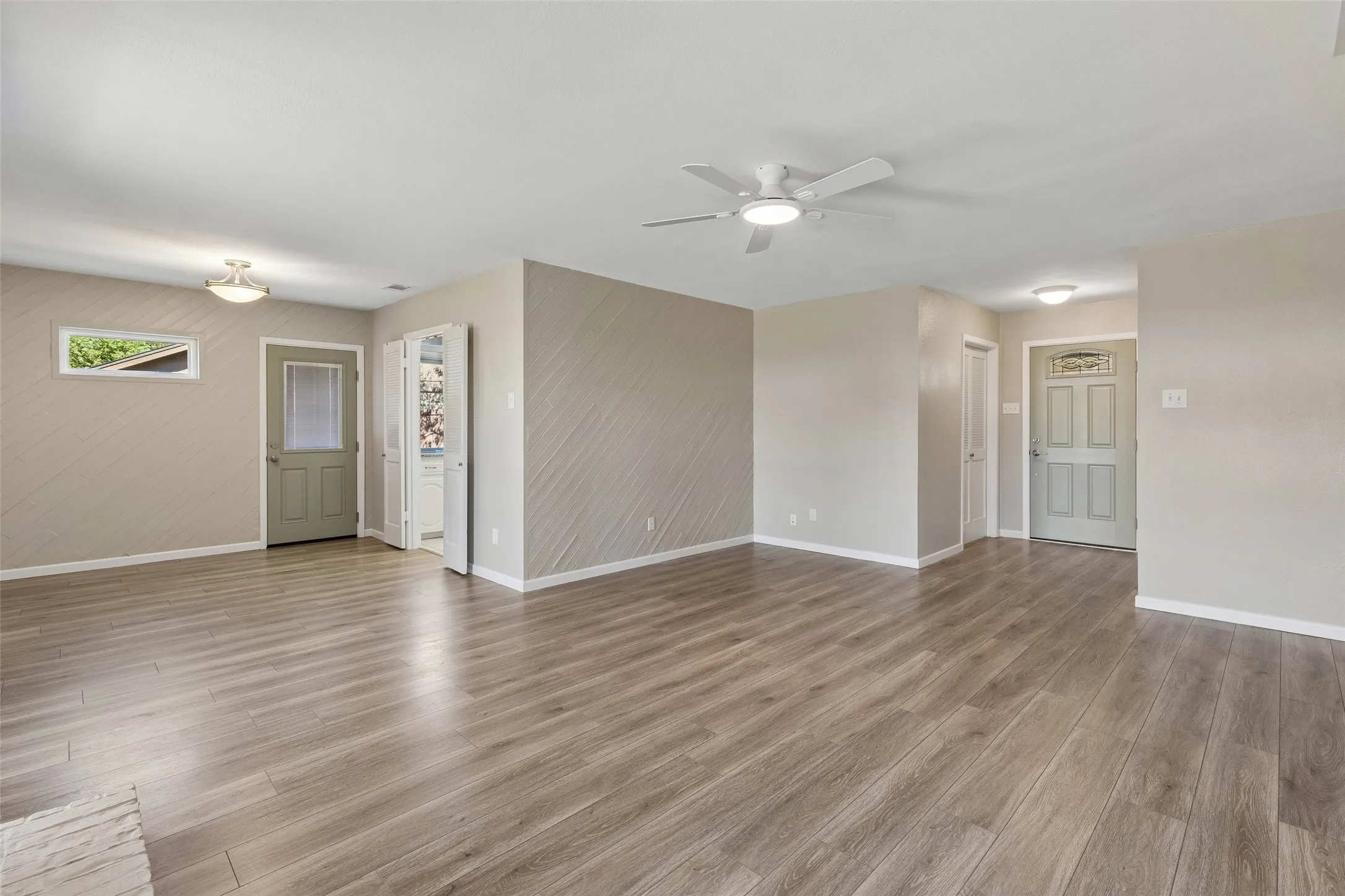 Single Family Residence For Sale in Dallas County , 2023 Inverness Drive, Carrollton, Texas 75007, 3 Bedroom, 2 Bathroom, 2 Garage spaces, 1,436 Sqft, built in 1972, mls#21390798, Real Estate Agent in Carrollton, Homes For Sale in Dallas county, Homes For Sale in Carrollton, Realtor in Carrollton Texas, Real Estate Brokerage Independent Realty Texas, Luminita Cordes Realtor