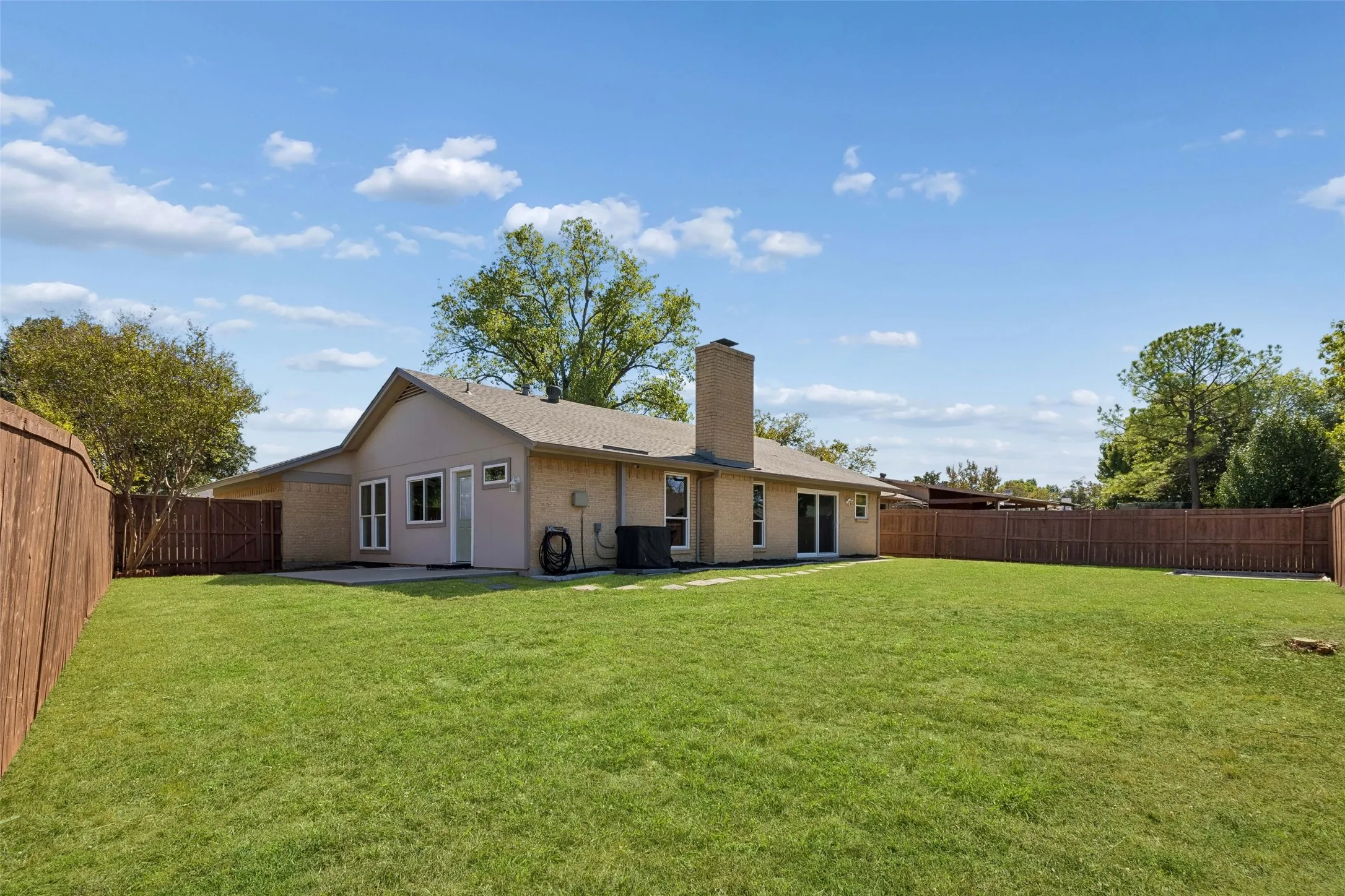 Single Family Residence For Sale in Dallas County , 2023 Inverness Drive, Carrollton, Texas 75007, 3 Bedroom, 2 Bathroom, 2 Garage spaces, 1,436 Sqft, built in 1972, mls#21390798, Real Estate Agent in Carrollton, Homes For Sale in Dallas county, Homes For Sale in Carrollton, Realtor in Carrollton Texas, Real Estate Brokerage Independent Realty Texas, Luminita Cordes Realtor