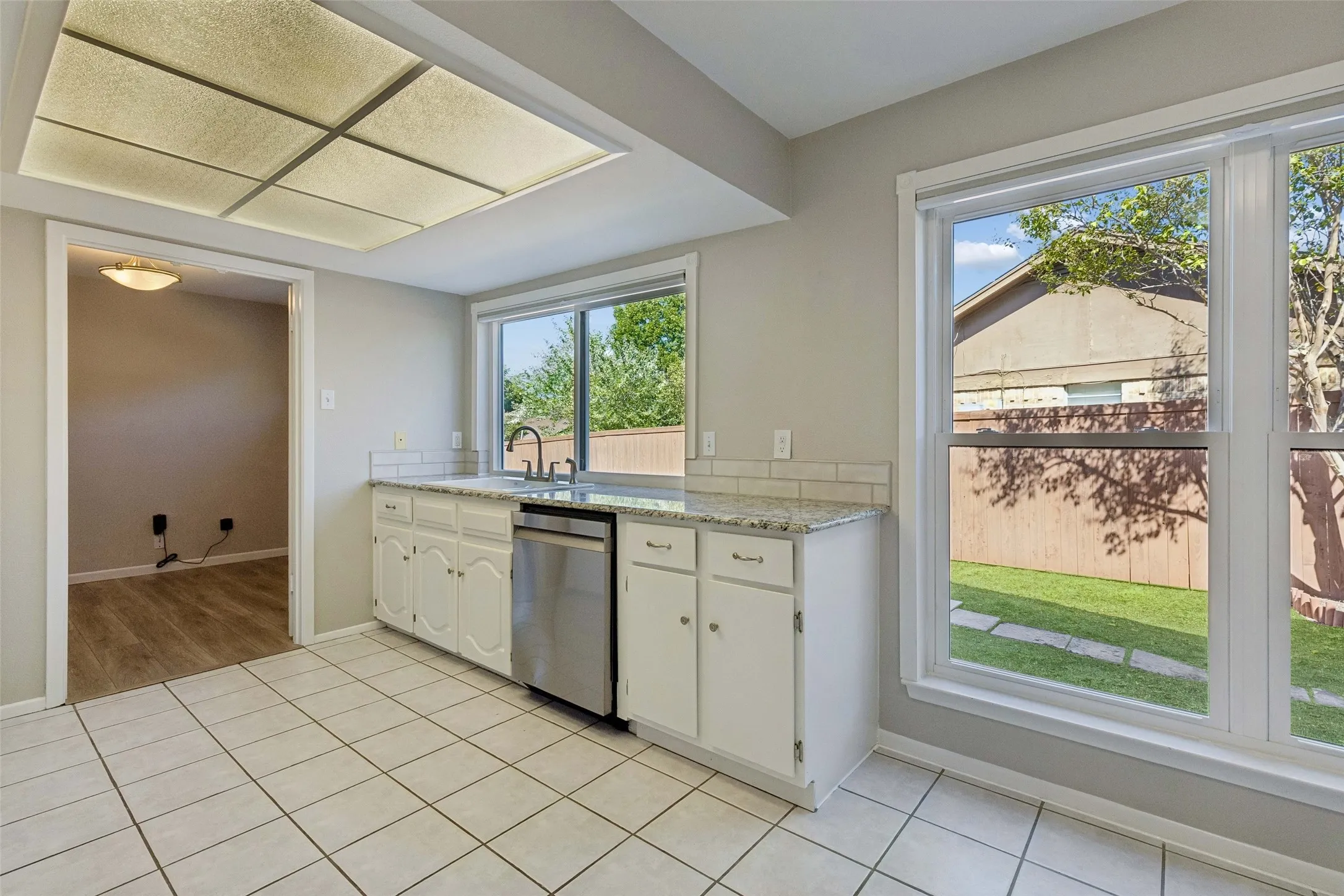 Single Family Residence For Sale in Dallas County , 2023 Inverness Drive, Carrollton, Texas 75007, 3 Bedroom, 2 Bathroom, 2 Garage spaces, 1,436 Sqft, built in 1972, mls#21390798, Real Estate Agent in Carrollton, Homes For Sale in Dallas county, Homes For Sale in Carrollton, Realtor in Carrollton Texas, Real Estate Brokerage Independent Realty Texas, Luminita Cordes Realtor