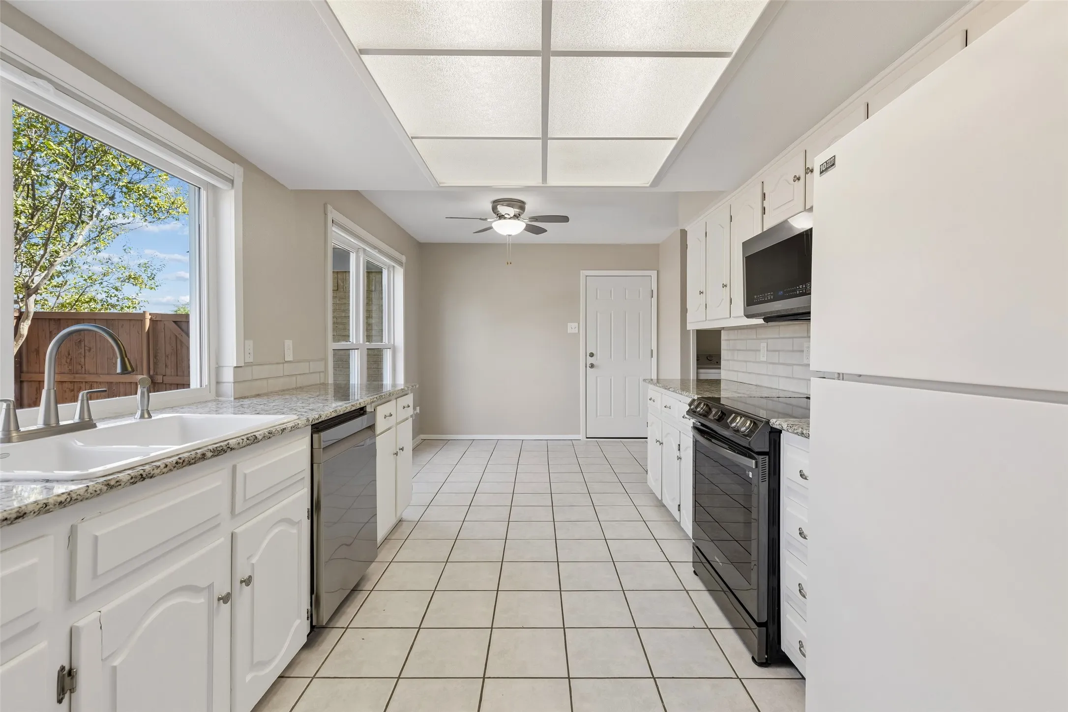 Single Family Residence For Sale in Dallas County , 2023 Inverness Drive, Carrollton, Texas 75007, 3 Bedroom, 2 Bathroom, 2 Garage spaces, 1,436 Sqft, built in 1972, mls#21390798, Real Estate Agent in Carrollton, Homes For Sale in Dallas county, Homes For Sale in Carrollton, Realtor in Carrollton Texas, Real Estate Brokerage Independent Realty Texas, Luminita Cordes Realtor