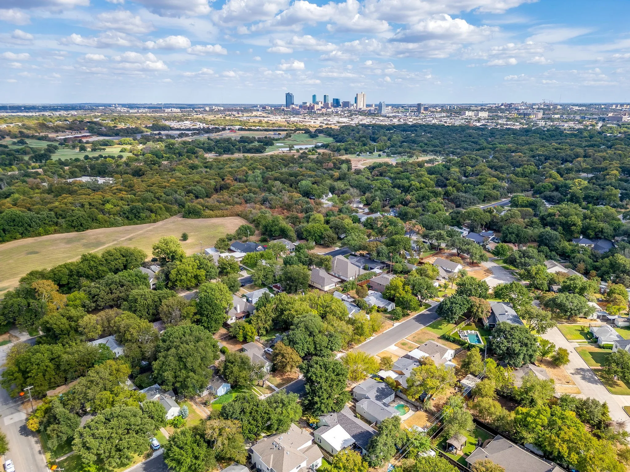 Single Family Residence For Sale in Tarrant County , 720 Northwood Road, Fort Worth, Texas 76107, 2 Bedroom, 1 Bathroom, 1 Garage spaces, 995 Sqft, built in 1942, mls#21397988, Real Estate Agent in Fort Worth, Homes For Sale in Tarrant county, Homes For Sale in Fort Worth, Realtor in Fort Worth Texas, Real Estate Brokerage Independent Realty Texas, Luminita Cordes Realtor