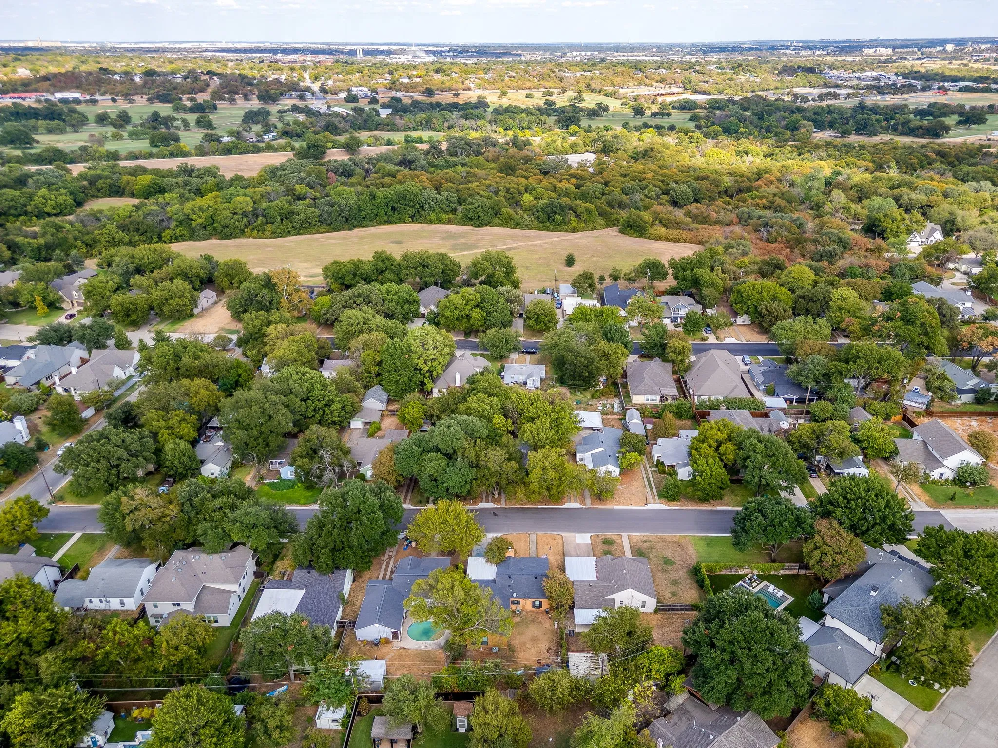 Single Family Residence For Sale in Tarrant County , 720 Northwood Road, Fort Worth, Texas 76107, 2 Bedroom, 1 Bathroom, 1 Garage spaces, 995 Sqft, built in 1942, mls#21397988, Real Estate Agent in Fort Worth, Homes For Sale in Tarrant county, Homes For Sale in Fort Worth, Realtor in Fort Worth Texas, Real Estate Brokerage Independent Realty Texas, Luminita Cordes Realtor