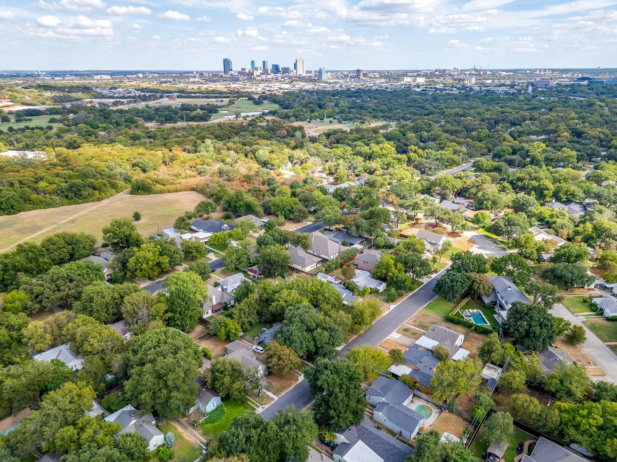Single Family Residence For Sale in Tarrant County , 720 Northwood Road, Fort Worth, Texas 76107, 2 Bedroom, 1 Bathroom, 1 Garage spaces, 995 Sqft, built in 1942, mls#21397988, Real Estate Agent in Fort Worth, Homes For Sale in Tarrant county, Homes For Sale in Fort Worth, Realtor in Fort Worth Texas, Real Estate Brokerage Independent Realty Texas, Luminita Cordes Realtor