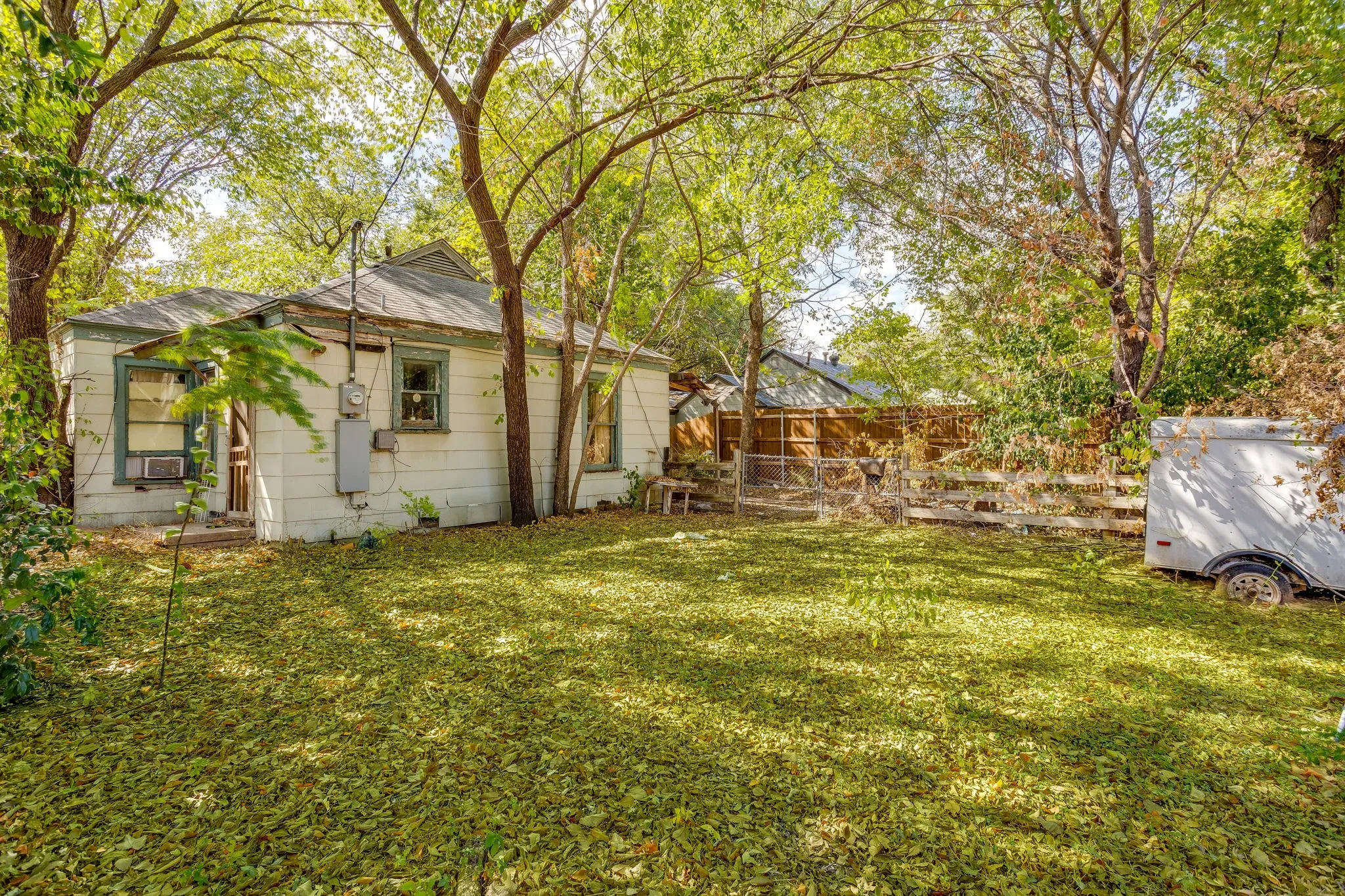 Single Family Residence For Sale in Tarrant County , 720 Northwood Road, Fort Worth, Texas 76107, 2 Bedroom, 1 Bathroom, 1 Garage spaces, 995 Sqft, built in 1942, mls#21397988, Real Estate Agent in Fort Worth, Homes For Sale in Tarrant county, Homes For Sale in Fort Worth, Realtor in Fort Worth Texas, Real Estate Brokerage Independent Realty Texas, Luminita Cordes Realtor
