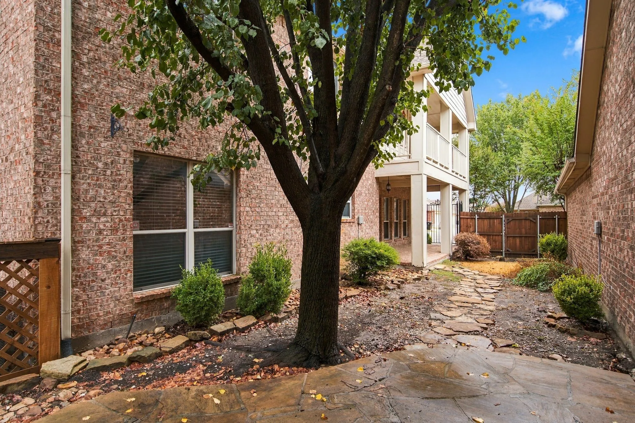 Single Family Residence For Rent in Collin County , 9424 Snowberry Drive, Frisco, Texas 75035, 3 Bedroom, 3 Bathroom, 2 Garage spaces, 2,182 Sqft, built in 2004, mls#21403441, Real Estate Agent in Frisco, Homes For Rent in Collin county, Homes For Rent in Frisco, Realtor in Frisco Texas, Real Estate Brokerage Independent Realty Texas, Luminita Cordes Realtor