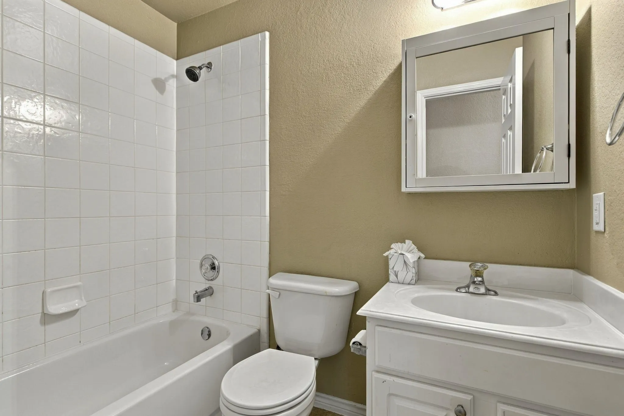 Single Family Residence For Rent in Collin County , 9424 Snowberry Drive, Frisco, Texas 75035, 3 Bedroom, 3 Bathroom, 2 Garage spaces, 2,182 Sqft, built in 2004, mls#21403441, Real Estate Agent in Frisco, Homes For Rent in Collin county, Homes For Rent in Frisco, Realtor in Frisco Texas, Real Estate Brokerage Independent Realty Texas, Luminita Cordes Realtor