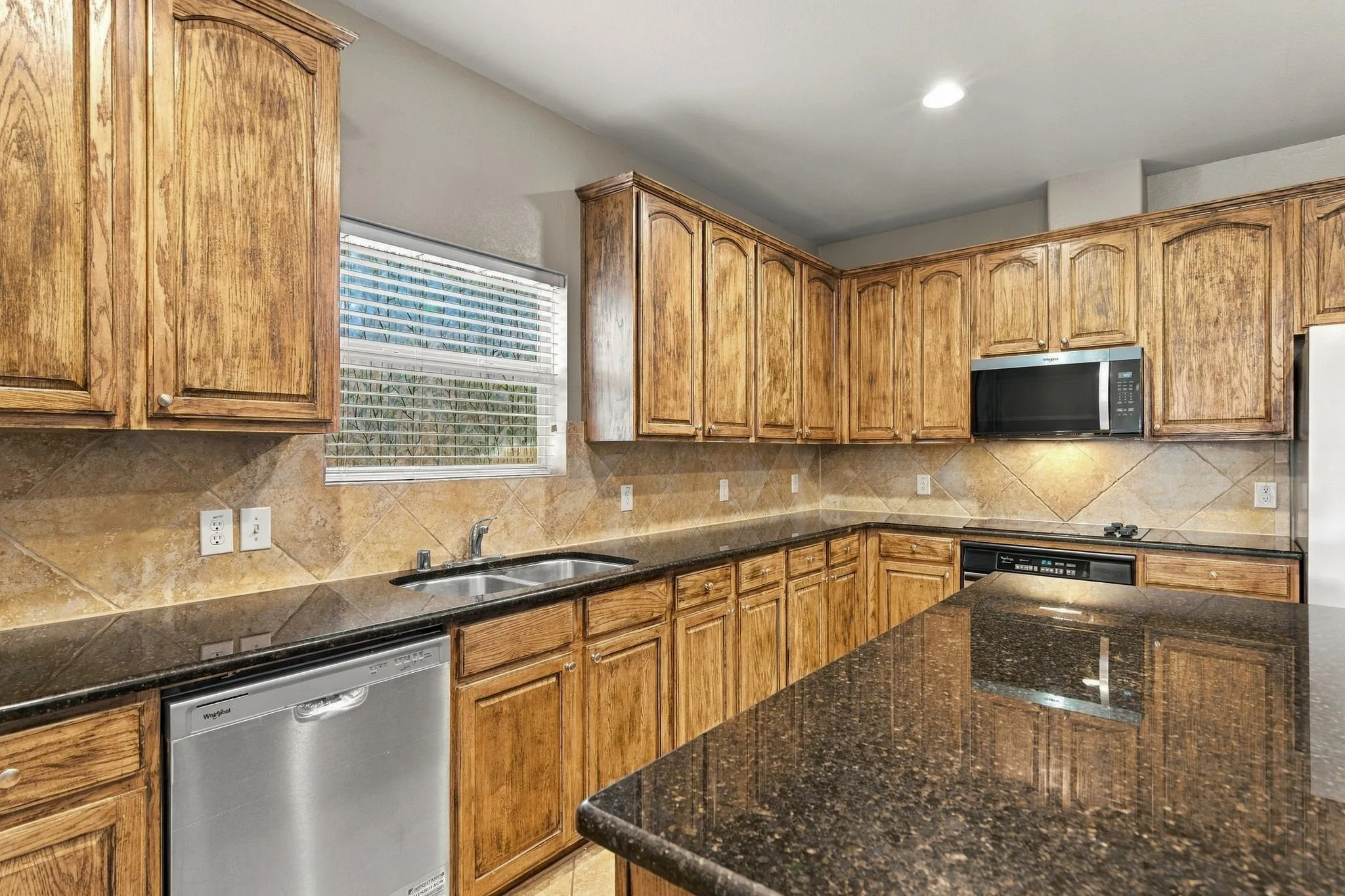 Single Family Residence For Rent in Collin County , 9424 Snowberry Drive, Frisco, Texas 75035, 3 Bedroom, 3 Bathroom, 2 Garage spaces, 2,182 Sqft, built in 2004, mls#21403441, Real Estate Agent in Frisco, Homes For Rent in Collin county, Homes For Rent in Frisco, Realtor in Frisco Texas, Real Estate Brokerage Independent Realty Texas, Luminita Cordes Realtor