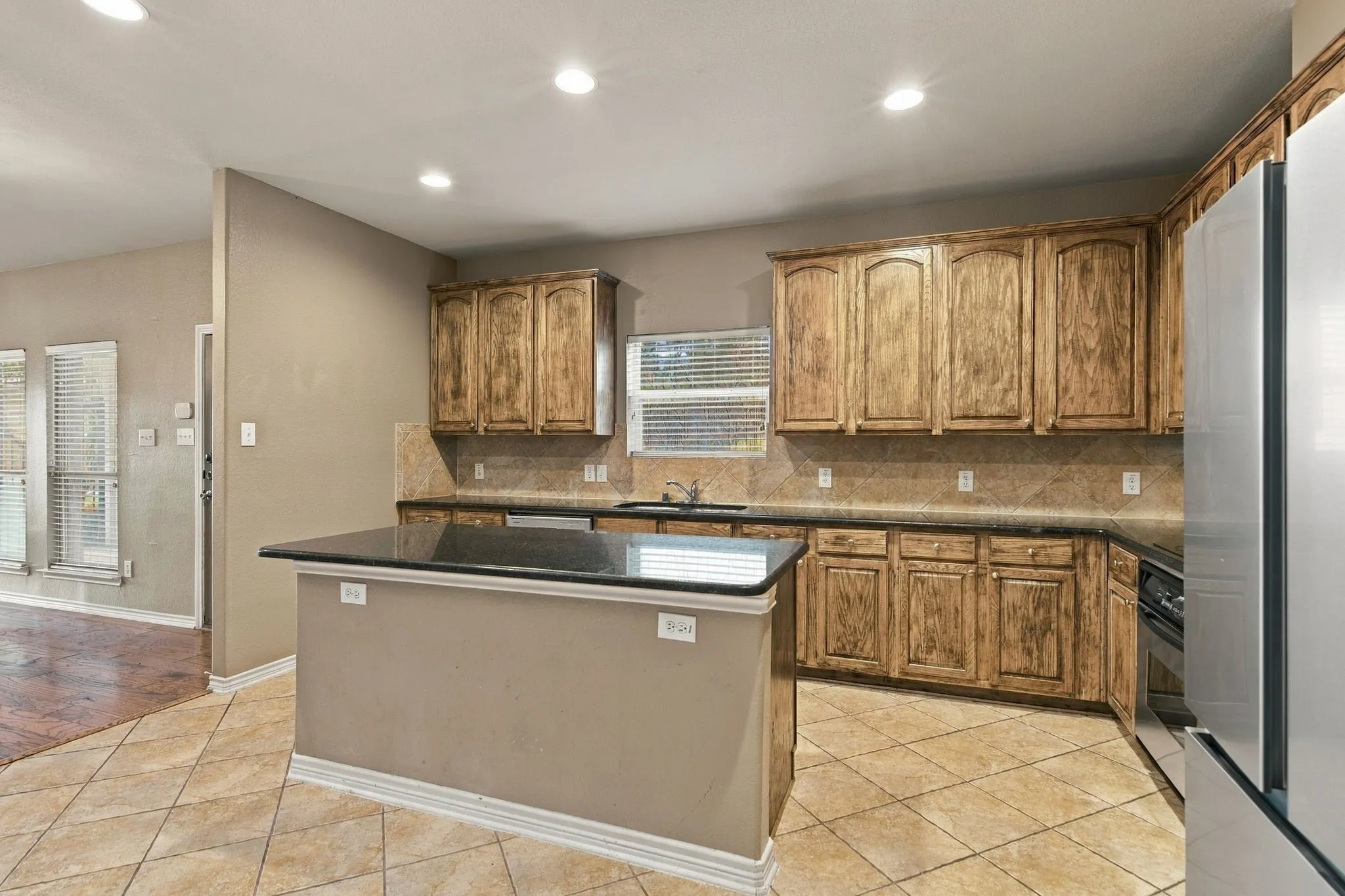 Single Family Residence For Rent in Collin County , 9424 Snowberry Drive, Frisco, Texas 75035, 3 Bedroom, 3 Bathroom, 2 Garage spaces, 2,182 Sqft, built in 2004, mls#21403441, Real Estate Agent in Frisco, Homes For Rent in Collin county, Homes For Rent in Frisco, Realtor in Frisco Texas, Real Estate Brokerage Independent Realty Texas, Luminita Cordes Realtor