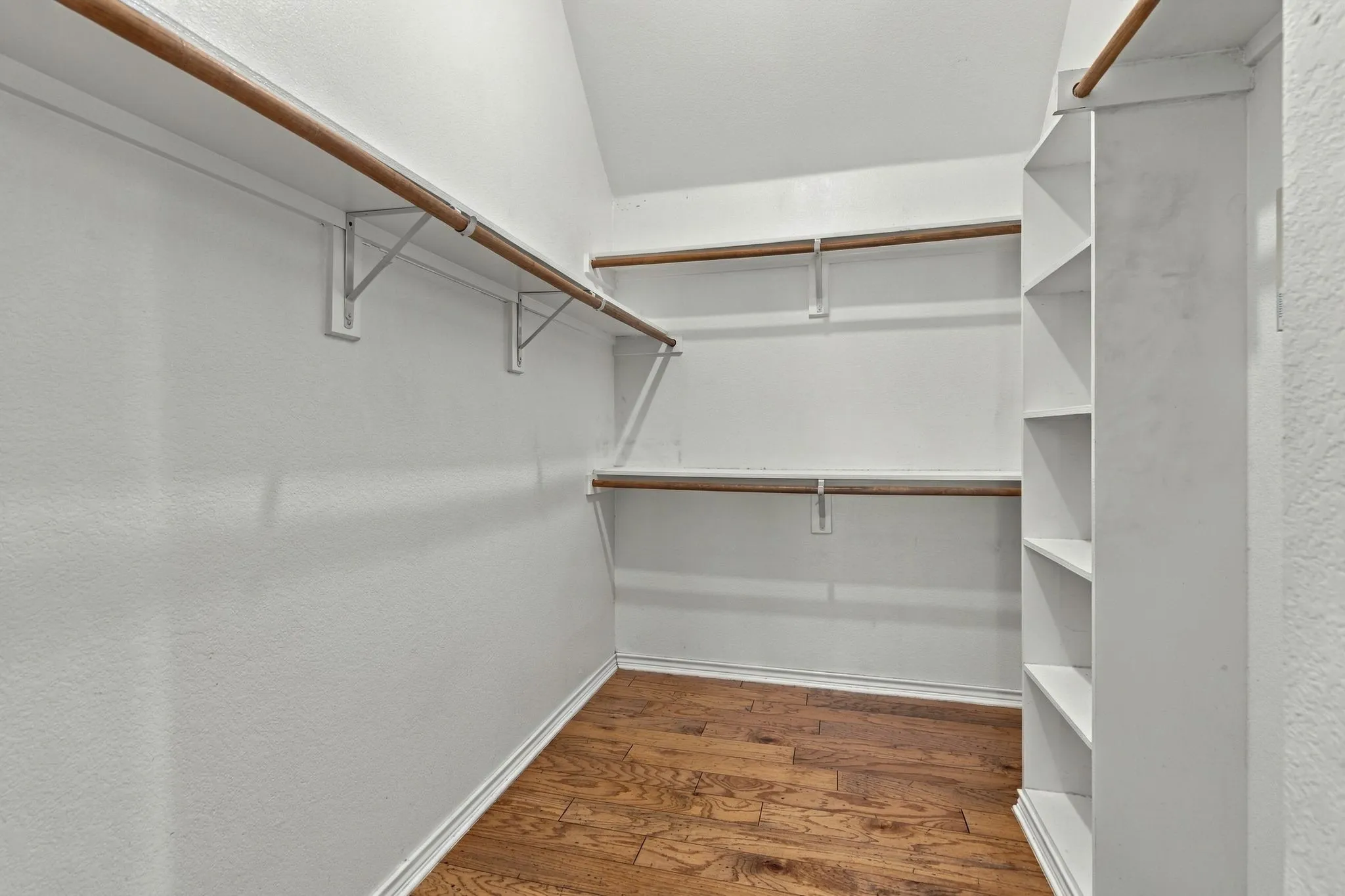 Single Family Residence For Rent in Collin County , 9424 Snowberry Drive, Frisco, Texas 75035, 3 Bedroom, 3 Bathroom, 2 Garage spaces, 2,182 Sqft, built in 2004, mls#21403441, Real Estate Agent in Frisco, Homes For Rent in Collin county, Homes For Rent in Frisco, Realtor in Frisco Texas, Real Estate Brokerage Independent Realty Texas, Luminita Cordes Realtor