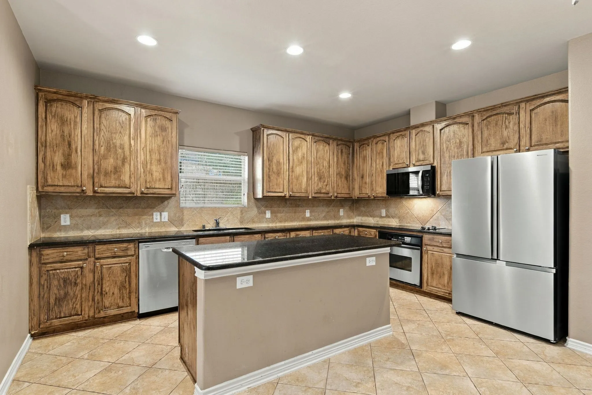 Single Family Residence For Rent in Collin County , 9424 Snowberry Drive, Frisco, Texas 75035, 3 Bedroom, 3 Bathroom, 2 Garage spaces, 2,182 Sqft, built in 2004, mls#21403441, Real Estate Agent in Frisco, Homes For Rent in Collin county, Homes For Rent in Frisco, Realtor in Frisco Texas, Real Estate Brokerage Independent Realty Texas, Luminita Cordes Realtor