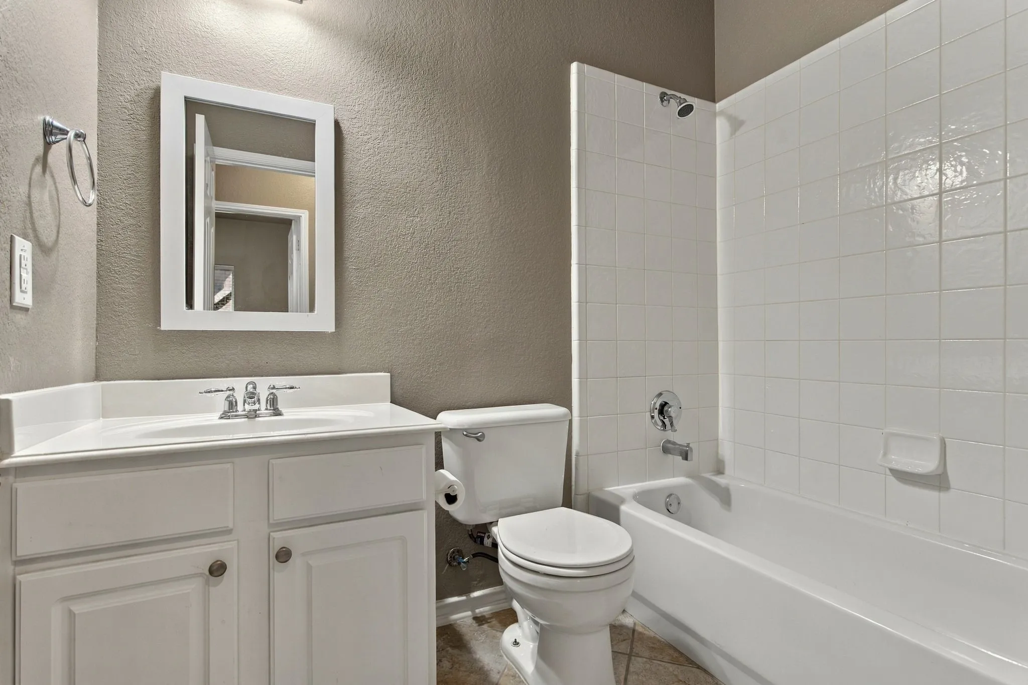Single Family Residence For Rent in Collin County , 9424 Snowberry Drive, Frisco, Texas 75035, 3 Bedroom, 3 Bathroom, 2 Garage spaces, 2,182 Sqft, built in 2004, mls#21403441, Real Estate Agent in Frisco, Homes For Rent in Collin county, Homes For Rent in Frisco, Realtor in Frisco Texas, Real Estate Brokerage Independent Realty Texas, Luminita Cordes Realtor