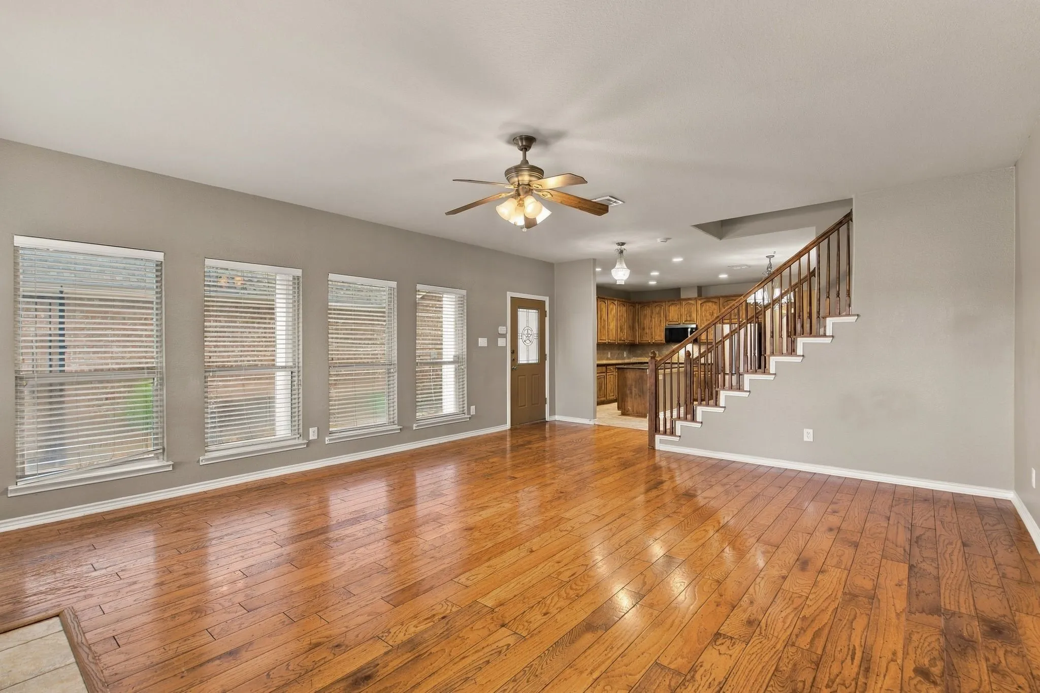 Single Family Residence For Rent in Collin County , 9424 Snowberry Drive, Frisco, Texas 75035, 3 Bedroom, 3 Bathroom, 2 Garage spaces, 2,182 Sqft, built in 2004, mls#21403441, Real Estate Agent in Frisco, Homes For Rent in Collin county, Homes For Rent in Frisco, Realtor in Frisco Texas, Real Estate Brokerage Independent Realty Texas, Luminita Cordes Realtor