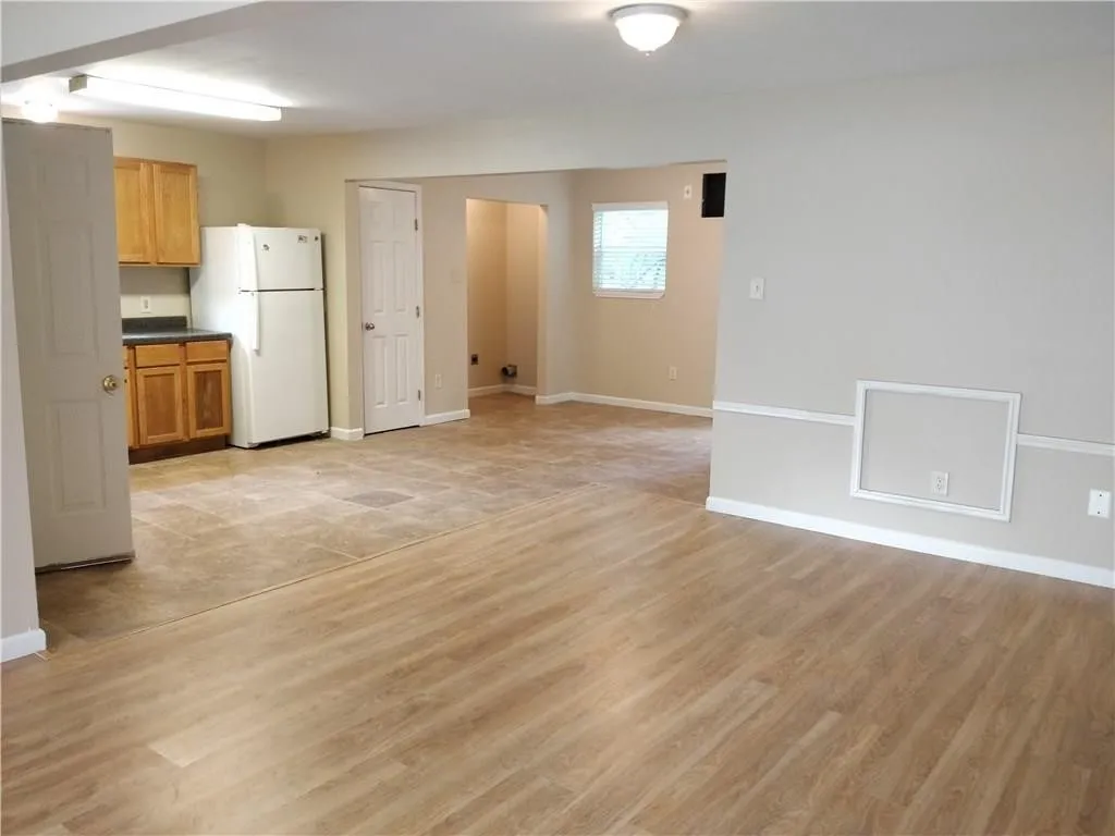 Wood-finish flooring with varying tones