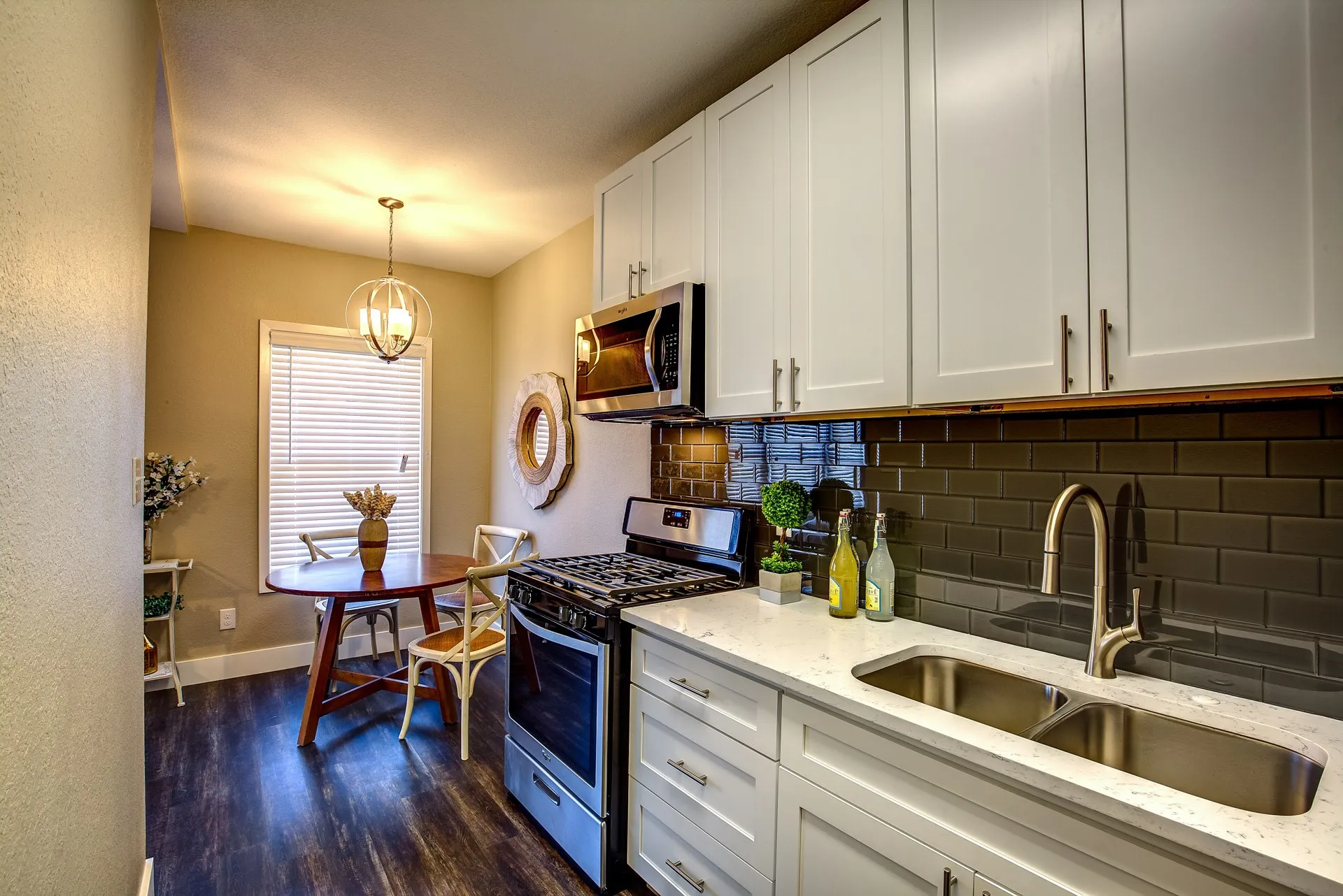 Apartment For Rent in Dallas County , 615 N Marsalis Avenue 9, Dallas, Texas 75203, 1 Bedroom, 1 Bathroom, Garage spaces, 420 Sqft, built in 1926, mls#21403489, Real Estate Agent in Dallas, Homes For Rent in Dallas county, Homes For Rent in Dallas, Realtor in Dallas Texas, Real Estate Brokerage Independent Realty Texas, Luminita Cordes Realtor