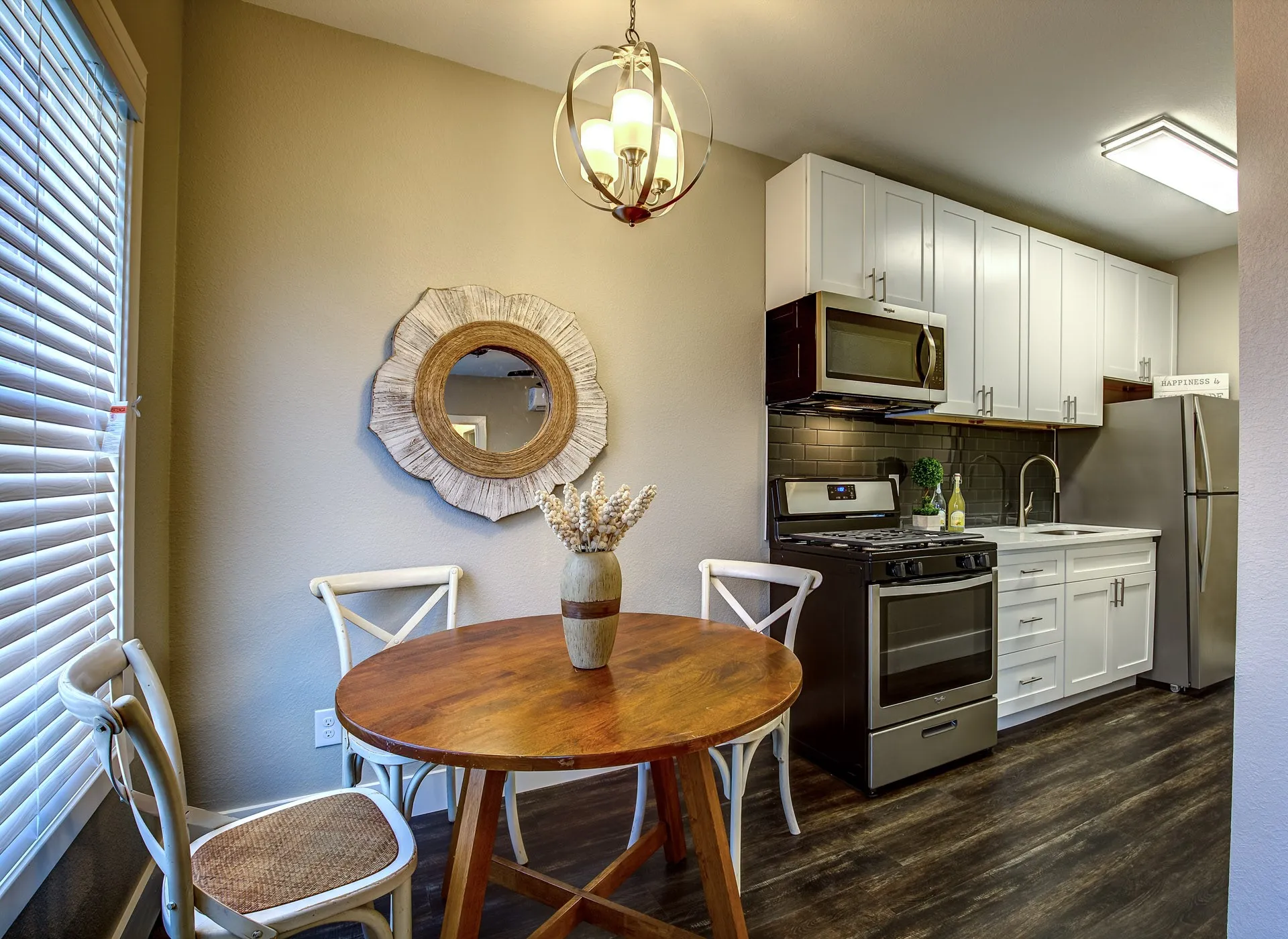 Apartment For Rent in Dallas County , 615 N Marsalis Avenue 9, Dallas, Texas 75203, 1 Bedroom, 1 Bathroom, Garage spaces, 420 Sqft, built in 1926, mls#21403489, Real Estate Agent in Dallas, Homes For Rent in Dallas county, Homes For Rent in Dallas, Realtor in Dallas Texas, Real Estate Brokerage Independent Realty Texas, Luminita Cordes Realtor