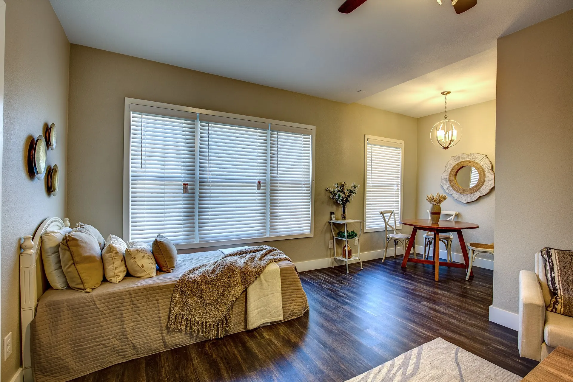 Apartment For Rent in Dallas County , 615 N Marsalis Avenue 9, Dallas, Texas 75203, 1 Bedroom, 1 Bathroom, Garage spaces, 420 Sqft, built in 1926, mls#21403489, Real Estate Agent in Dallas, Homes For Rent in Dallas county, Homes For Rent in Dallas, Realtor in Dallas Texas, Real Estate Brokerage Independent Realty Texas, Luminita Cordes Realtor