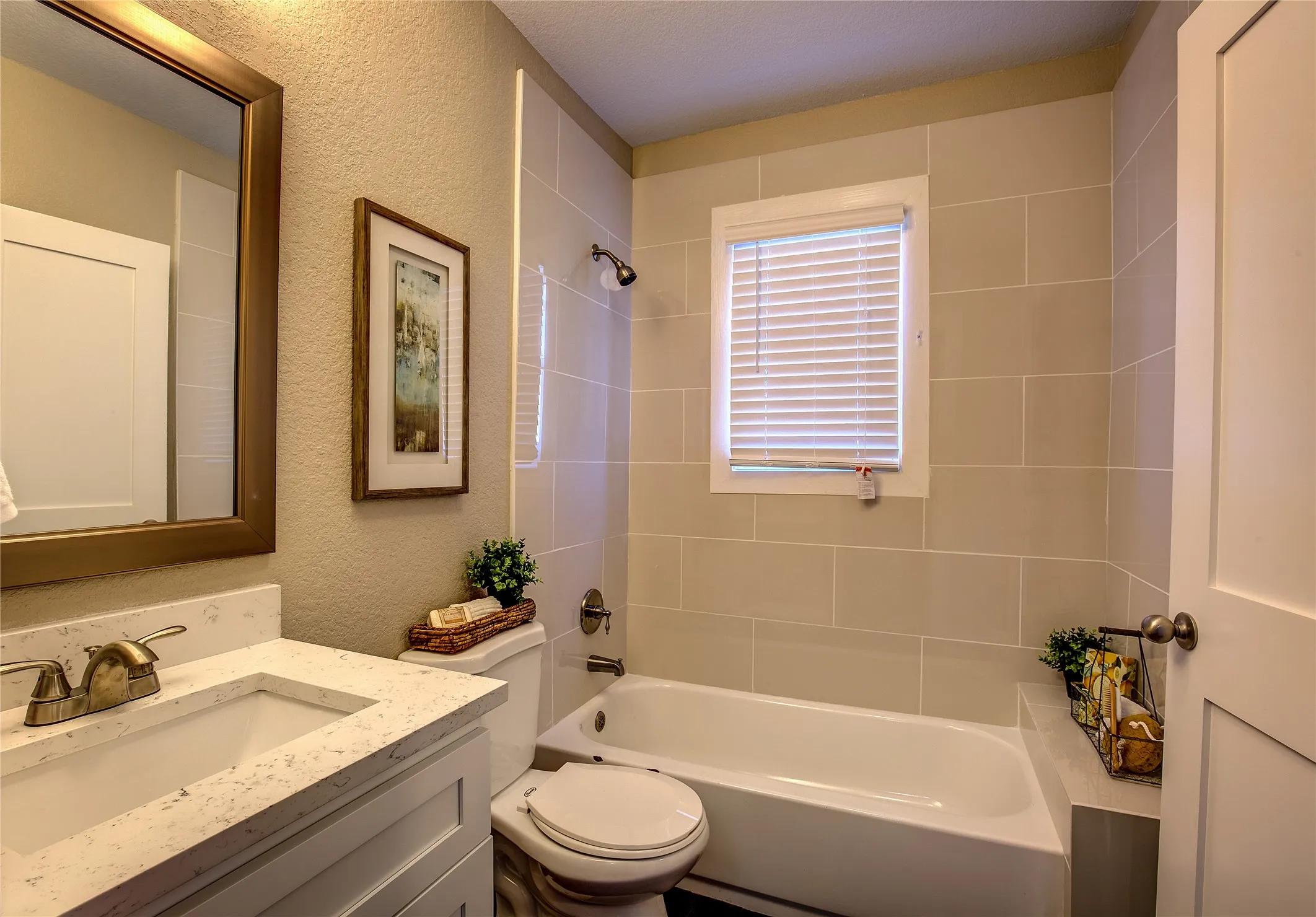 Apartment For Rent in Dallas County , 615 N Marsalis Avenue 9, Dallas, Texas 75203, 1 Bedroom, 1 Bathroom, Garage spaces, 420 Sqft, built in 1926, mls#21403489, Real Estate Agent in Dallas, Homes For Rent in Dallas county, Homes For Rent in Dallas, Realtor in Dallas Texas, Real Estate Brokerage Independent Realty Texas, Luminita Cordes Realtor