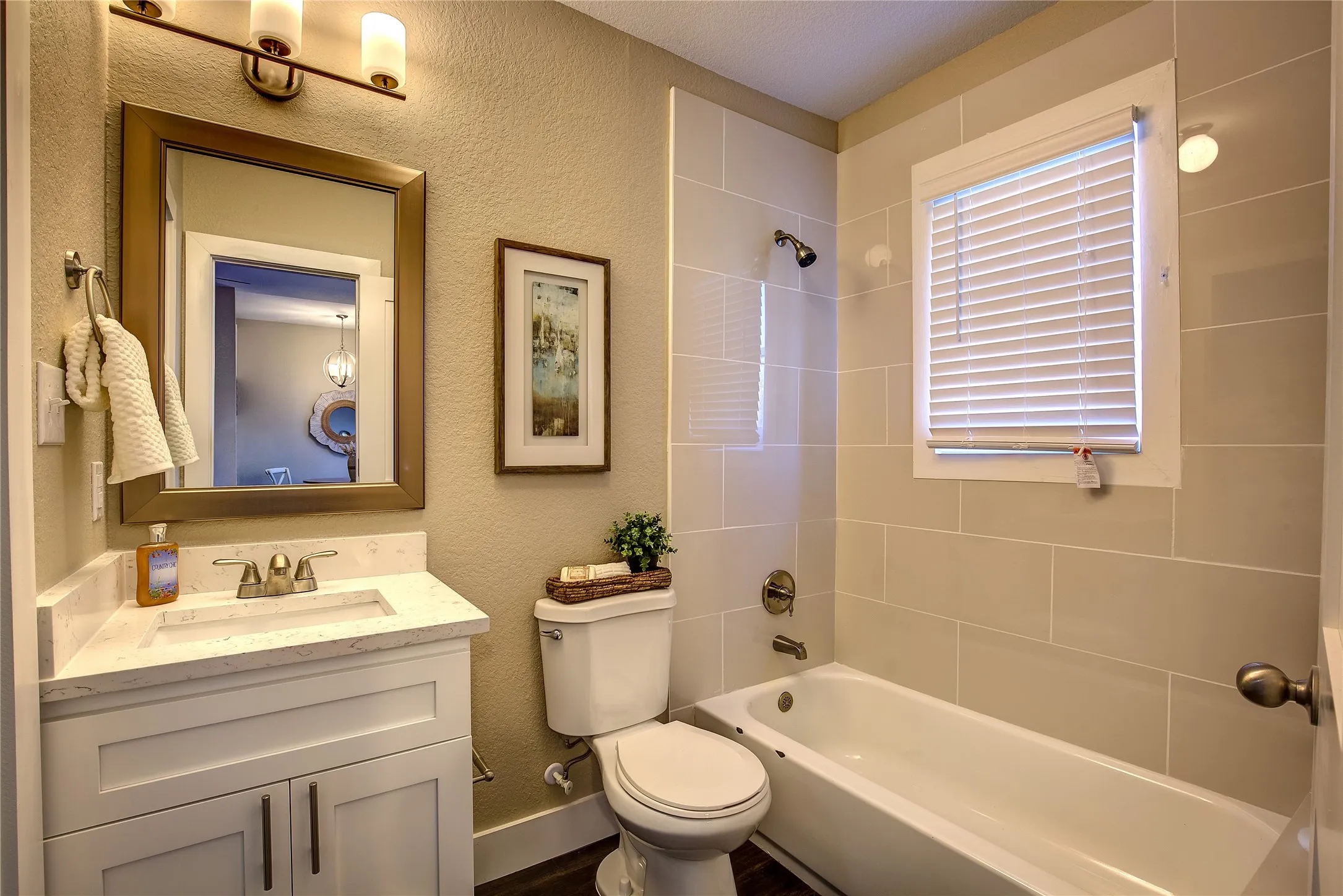 Apartment For Rent in Dallas County , 615 N Marsalis Avenue 9, Dallas, Texas 75203, 1 Bedroom, 1 Bathroom, Garage spaces, 420 Sqft, built in 1926, mls#21403489, Real Estate Agent in Dallas, Homes For Rent in Dallas county, Homes For Rent in Dallas, Realtor in Dallas Texas, Real Estate Brokerage Independent Realty Texas, Luminita Cordes Realtor