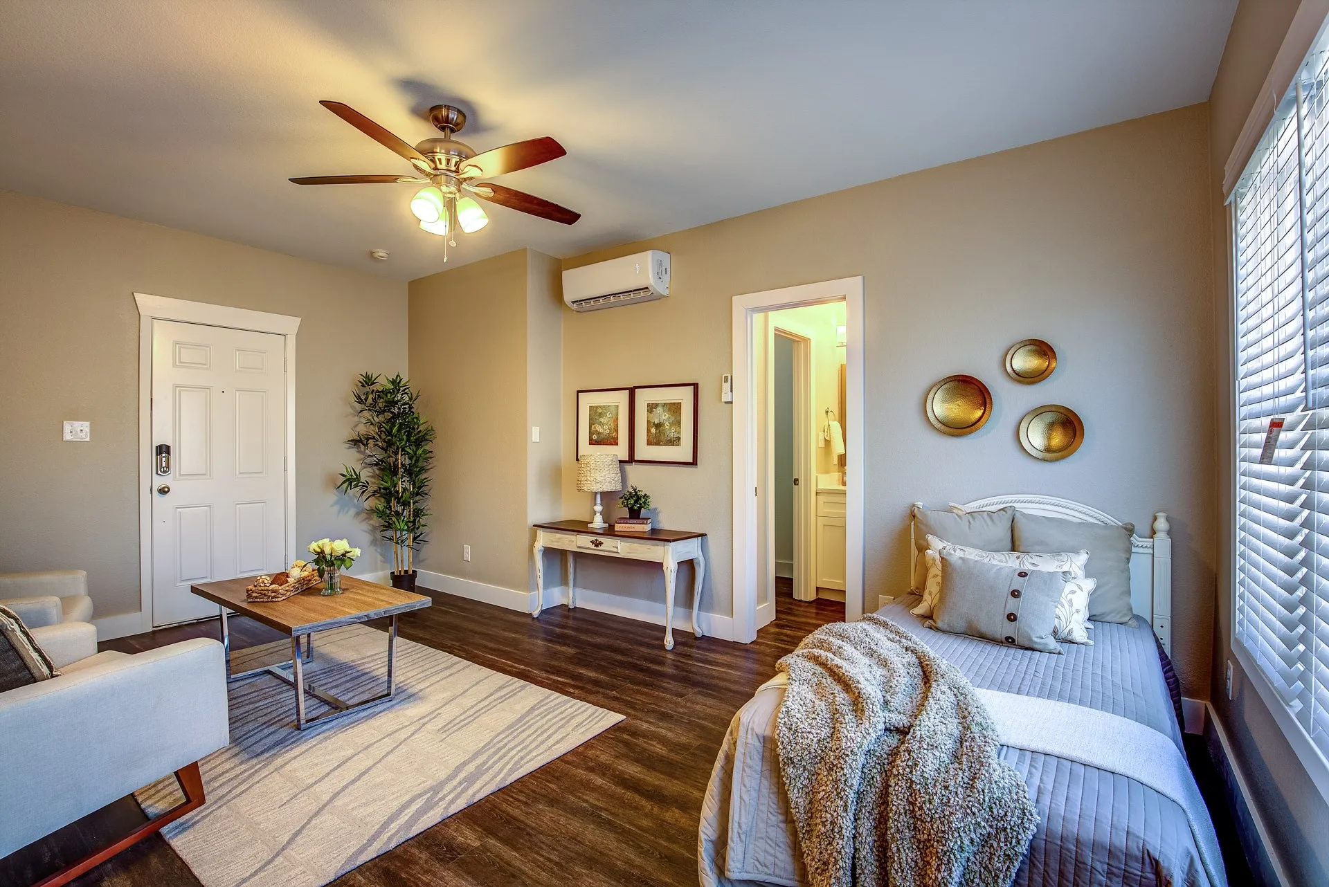 Apartment For Rent in Dallas County , 615 N Marsalis Avenue 9, Dallas, Texas 75203, 1 Bedroom, 1 Bathroom, Garage spaces, 420 Sqft, built in 1926, mls#21403489, Real Estate Agent in Dallas, Homes For Rent in Dallas county, Homes For Rent in Dallas, Realtor in Dallas Texas, Real Estate Brokerage Independent Realty Texas, Luminita Cordes Realtor