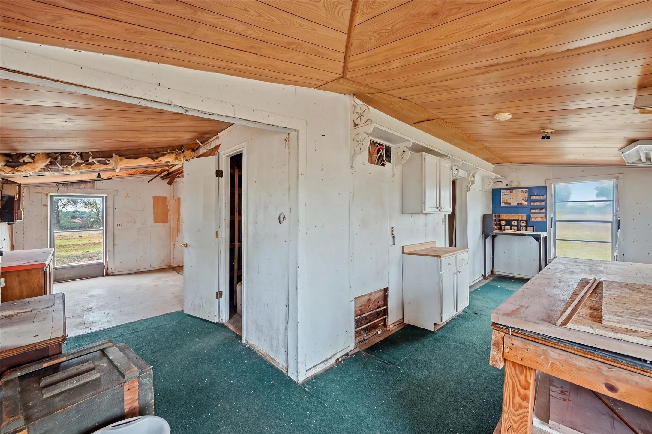 Single Family Residence For Sale in Grayson County , 400 E Murdock Street, Collinsville, Texas 76233, 3 Bedroom, 2 Bathroom, 1 Garage spaces, 1,476 Sqft, built in 1978, mls#21390721, Real Estate Agent in Collinsville, Homes For Sale in Grayson county, Homes For Sale in Collinsville, Realtor in Collinsville Texas, Real Estate Brokerage Independent Realty Texas, Luminita Cordes Realtor