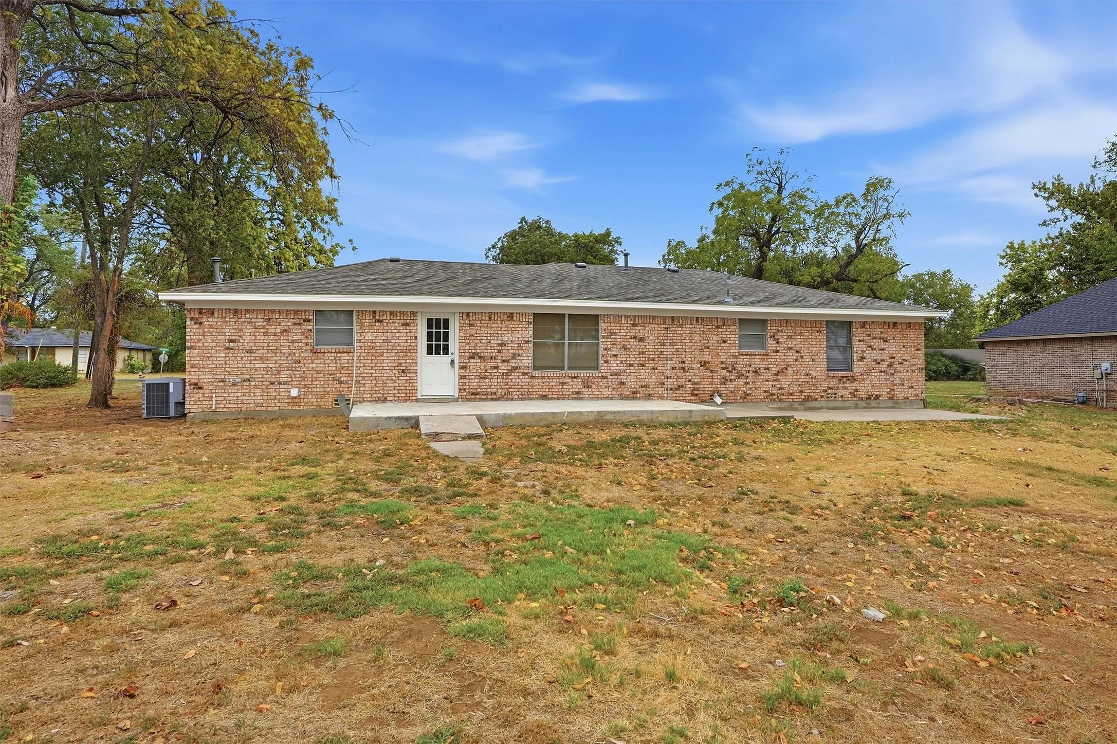 Single Family Residence For Sale in Grayson County , 400 E Murdock Street, Collinsville, Texas 76233, 3 Bedroom, 2 Bathroom, 1 Garage spaces, 1,476 Sqft, built in 1978, mls#21390721, Real Estate Agent in Collinsville, Homes For Sale in Grayson county, Homes For Sale in Collinsville, Realtor in Collinsville Texas, Real Estate Brokerage Independent Realty Texas, Luminita Cordes Realtor